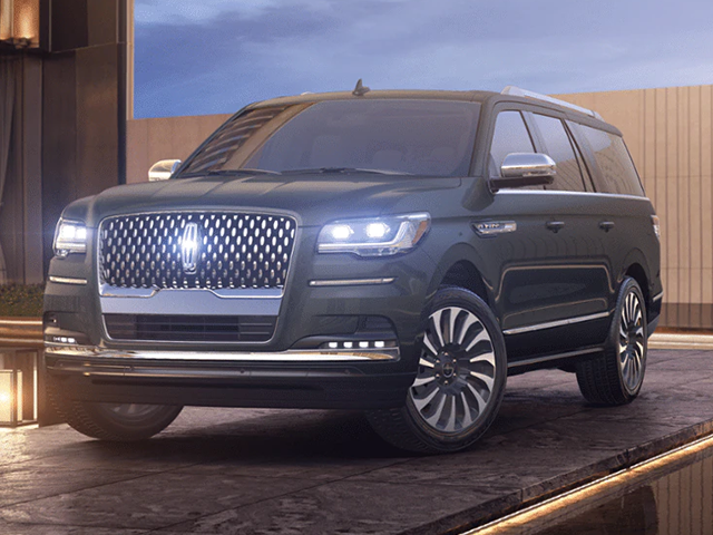 Photo view of 2023 Lincoln Navigator in Gray