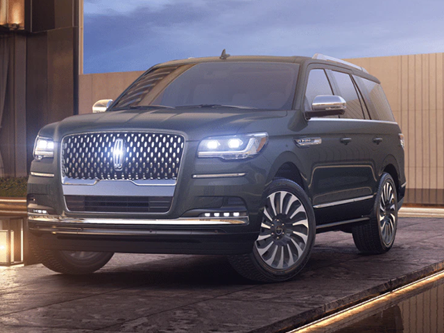 Photo view of 2023 Lincoln Navigator in White