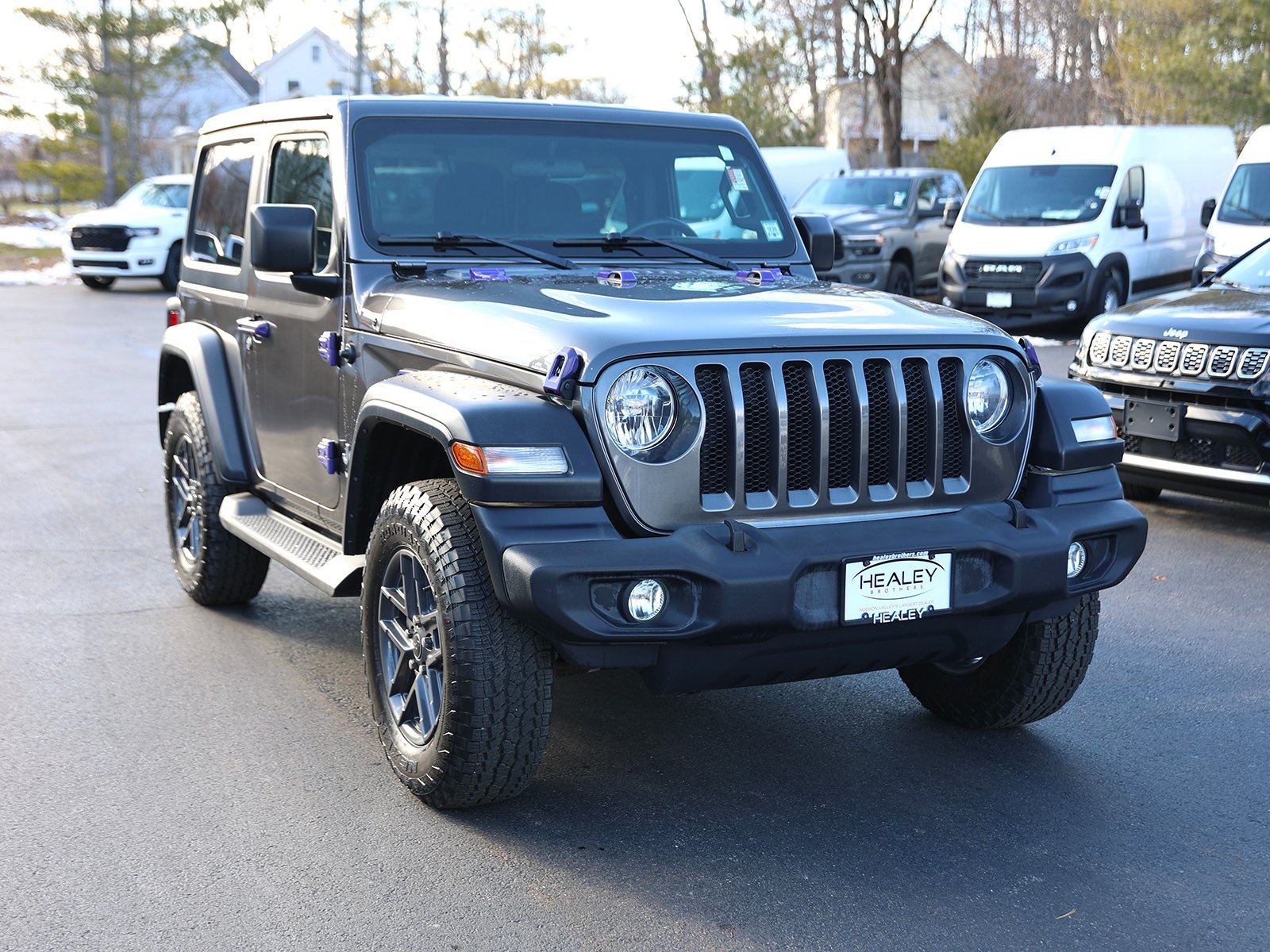 Photo view of 2019 Jeep Wrangler in Gray