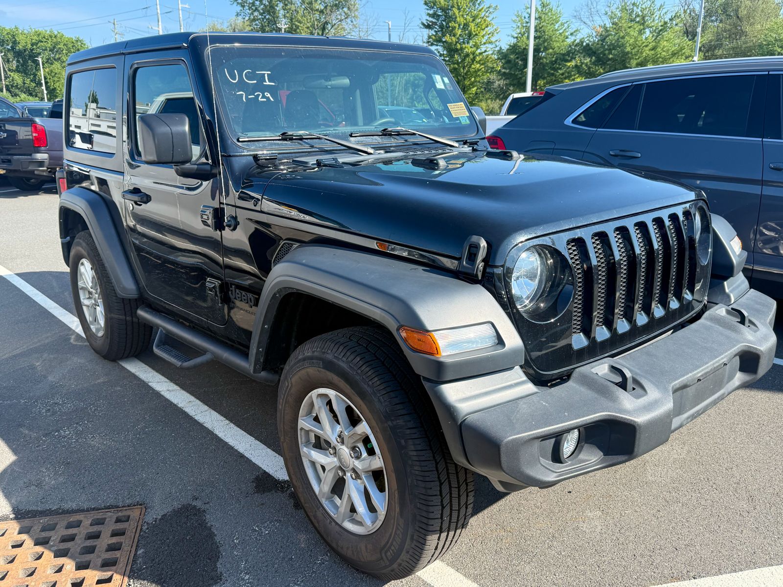 Photo view of 2023 Jeep Wrangler in Black
