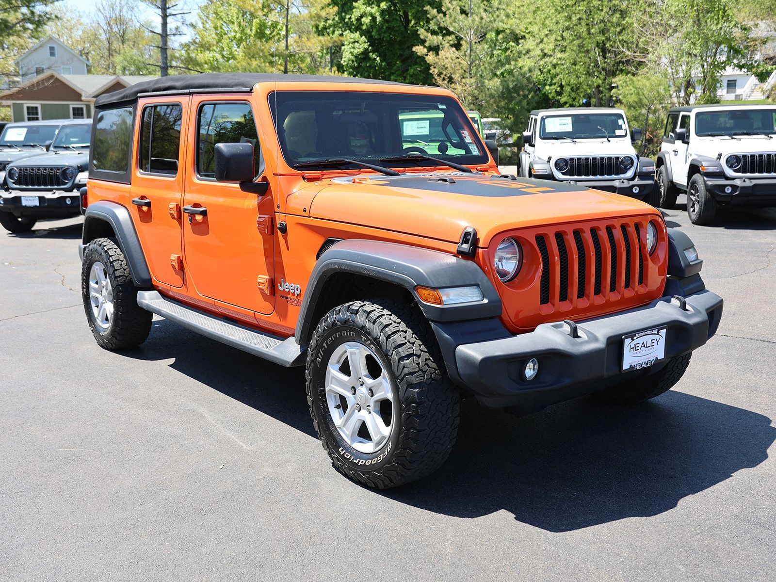 Photo view of 2018 Jeep Wrangler Unlimited in Orange