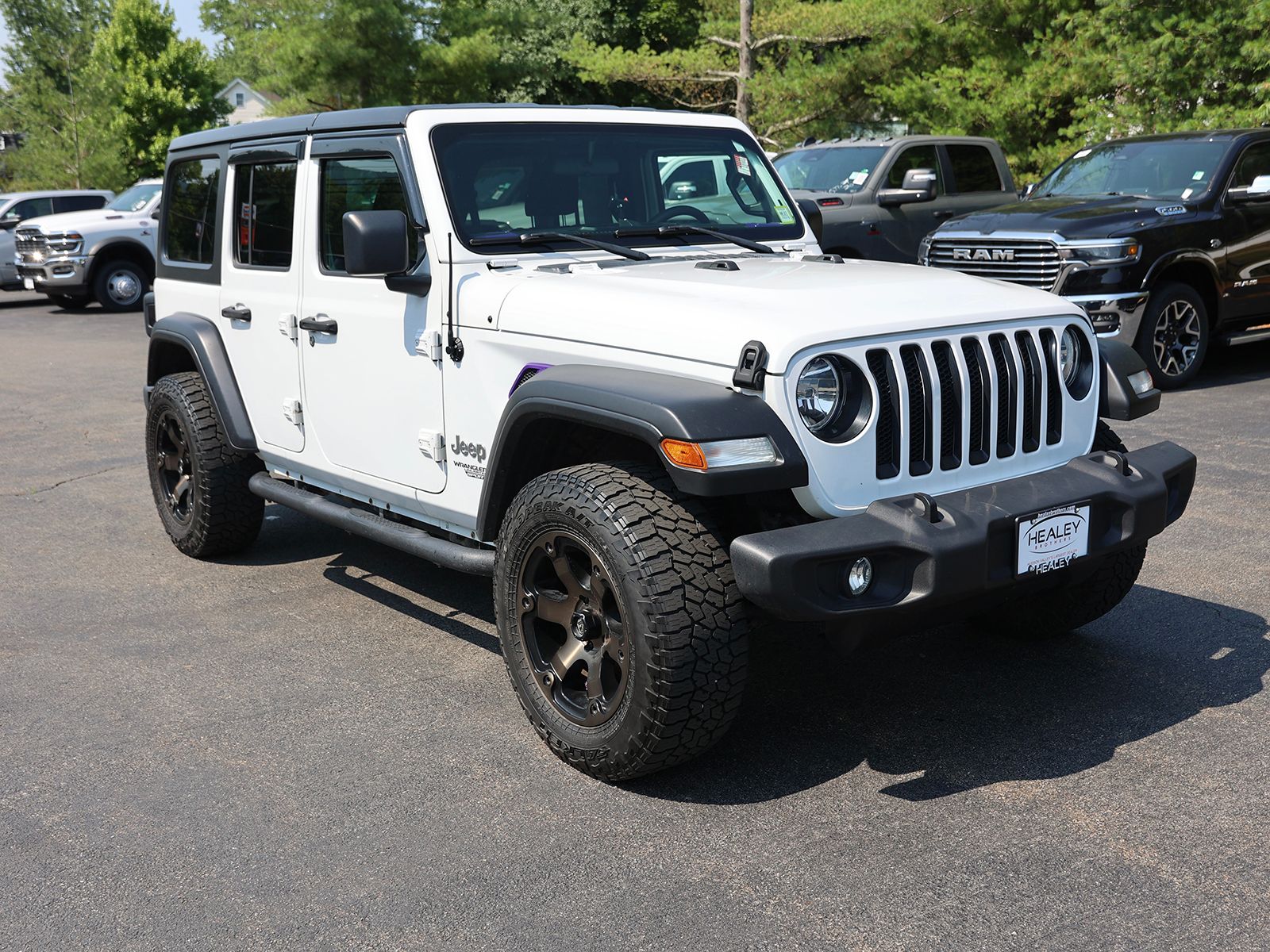 Photo view of 2018 Jeep Wrangler Unlimited in White