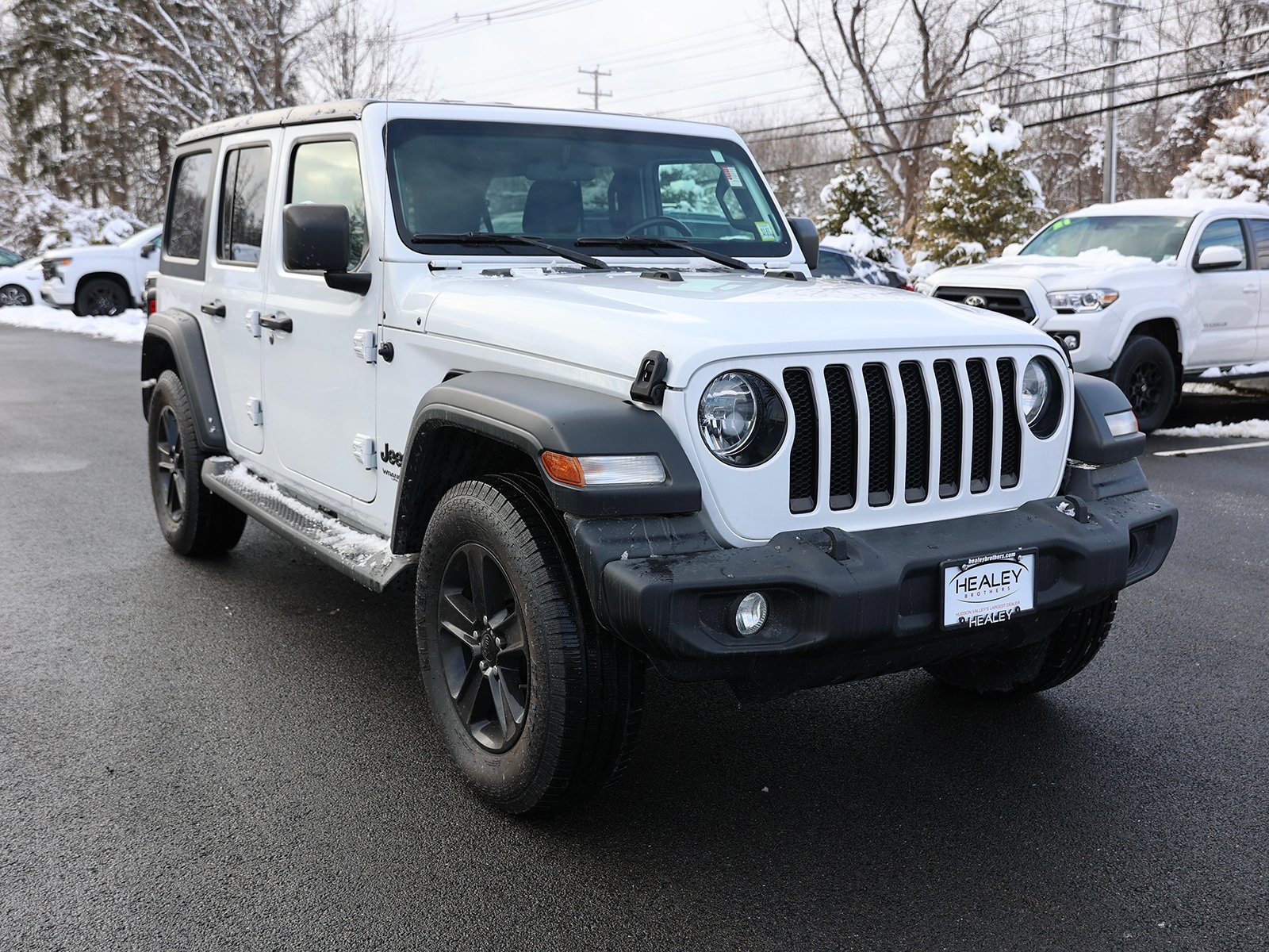 Photo view of 2021 Jeep Wrangler in White