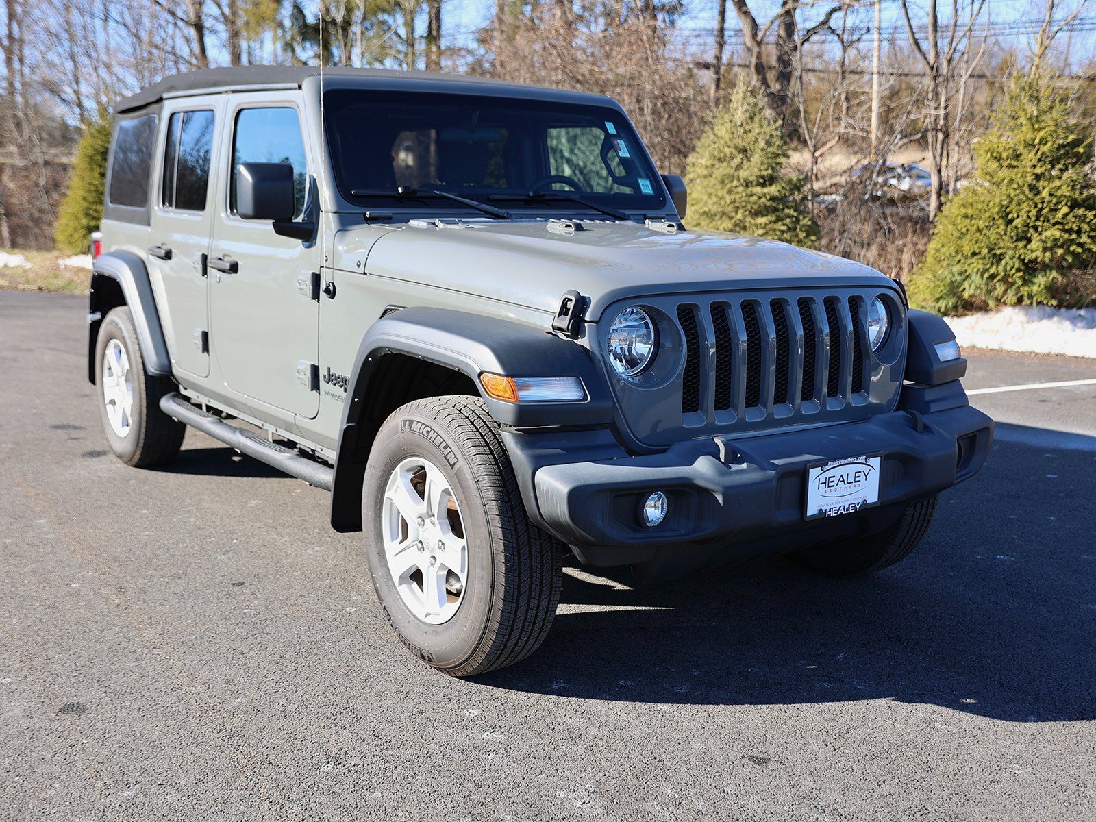 Photo view of 2022 Jeep Wrangler in Gray