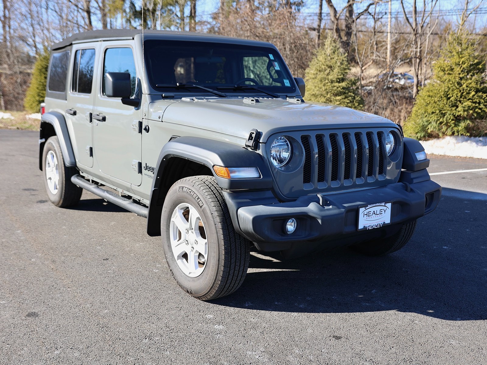 Photo view of 2022 Jeep Wrangler in Gray