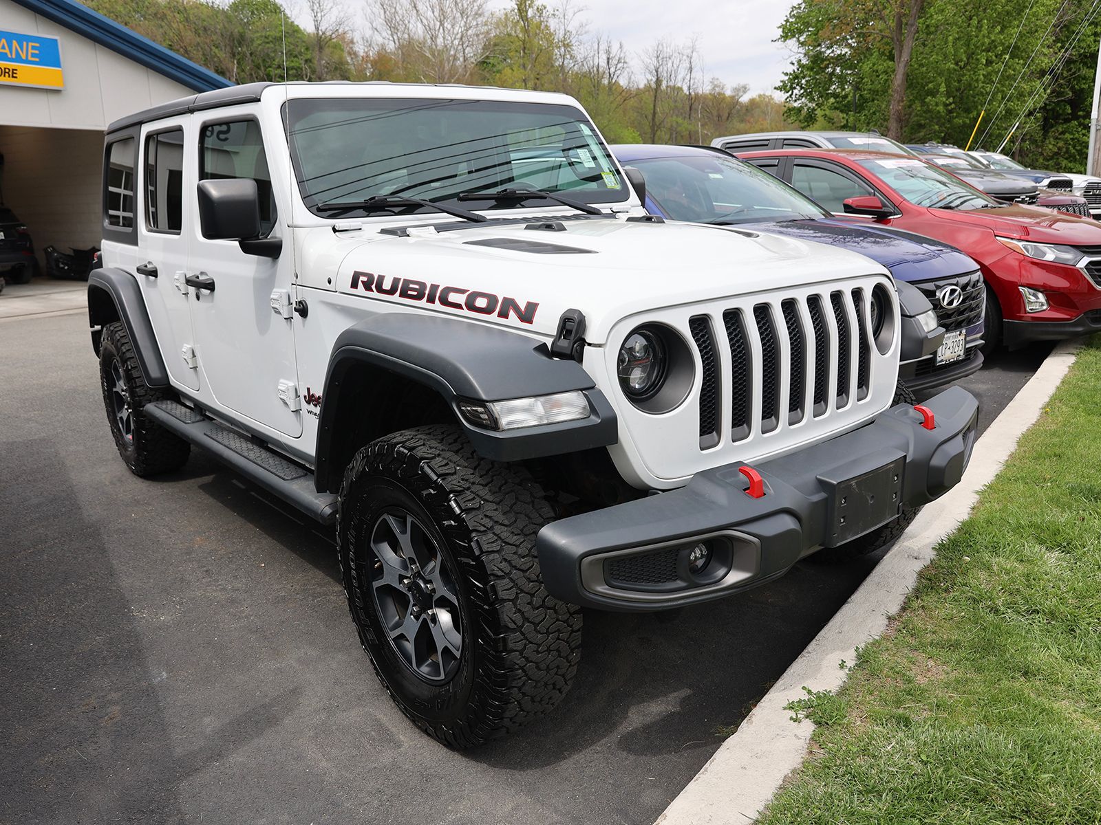 Photo view of 2018 Jeep Wrangler Unlimited in White