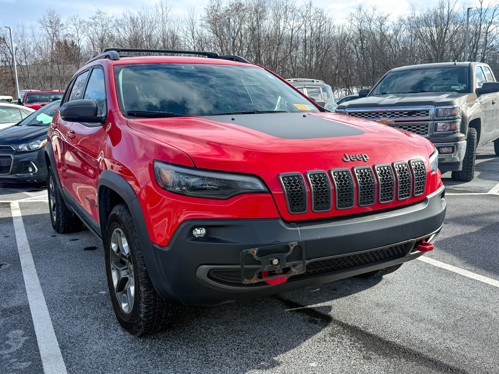 Photo view of 2019 Jeep Cherokee in Red