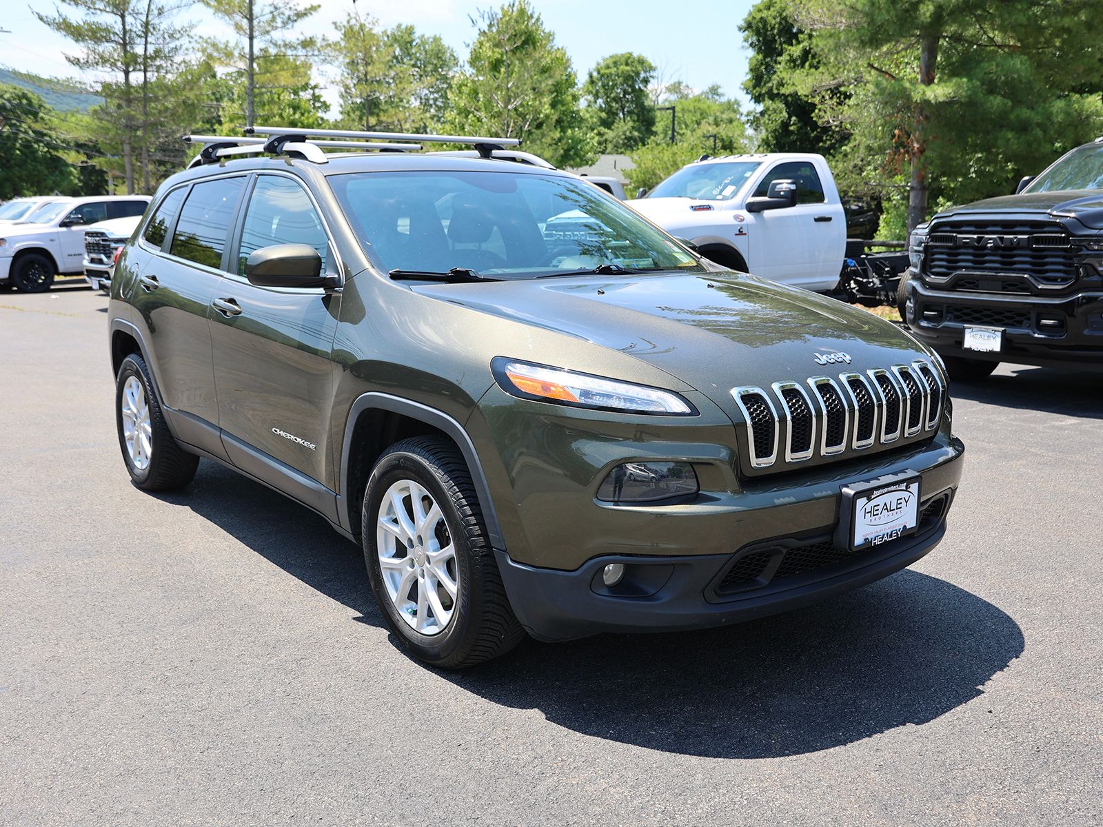 Photo view of 2015 Jeep Cherokee in Green