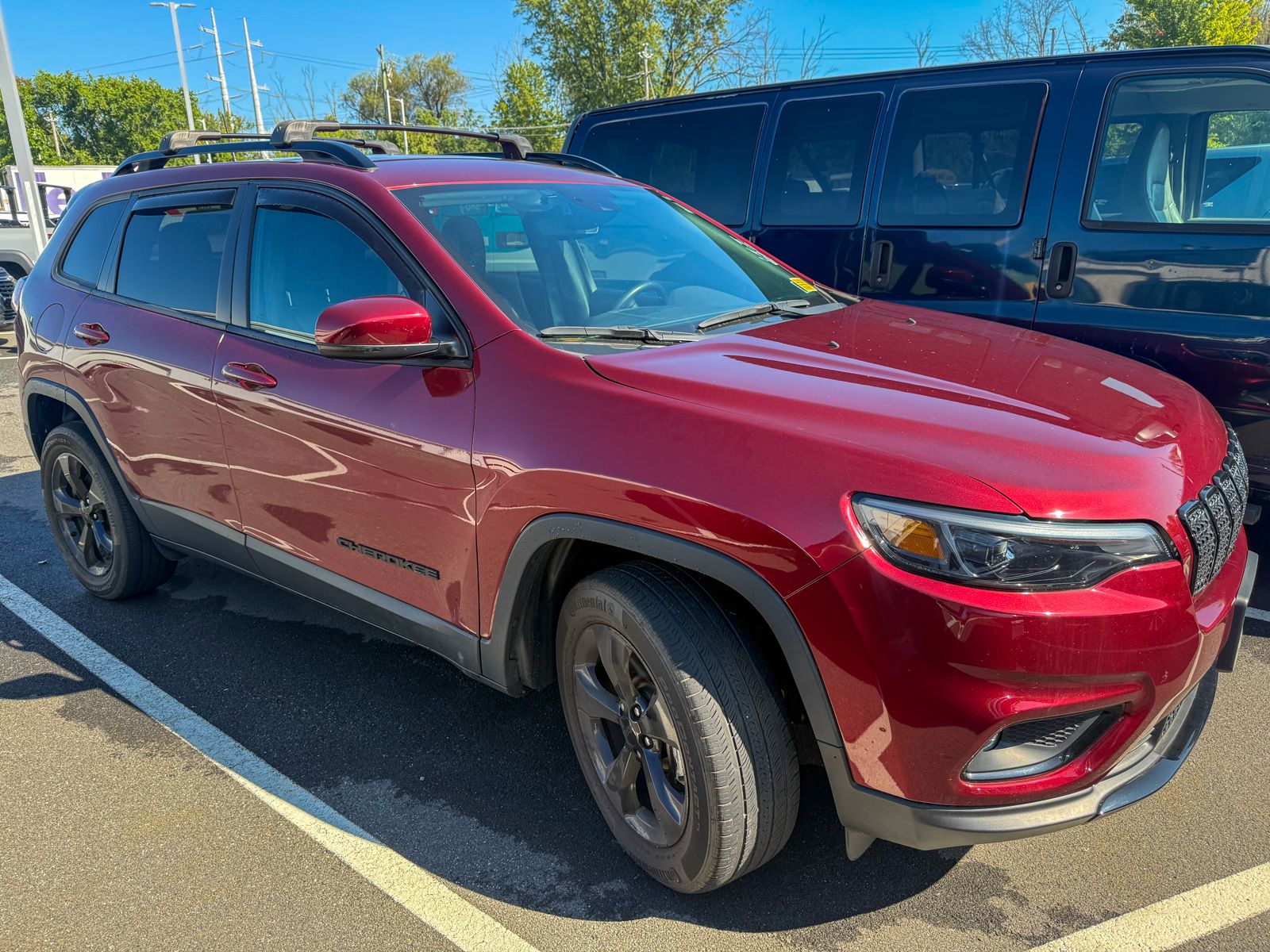 Photo view of 2021 Jeep Cherokee in Red