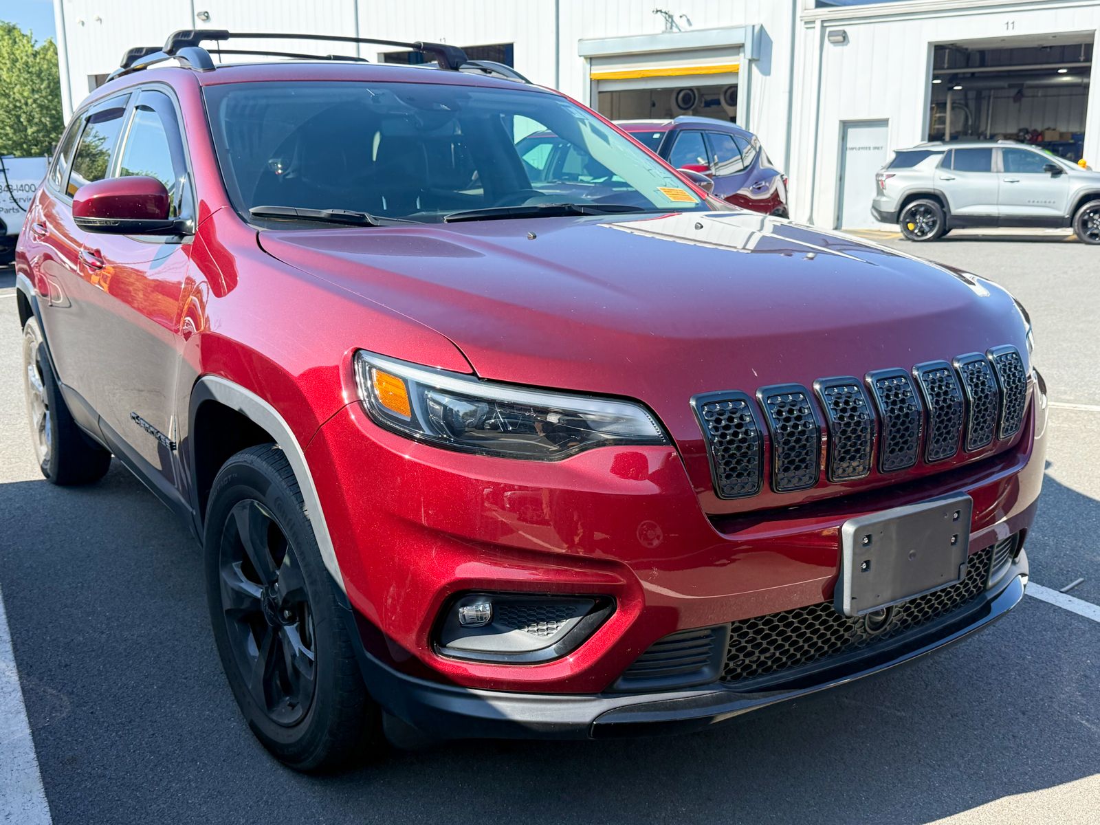 Photo view of 2021 Jeep Cherokee in Red
