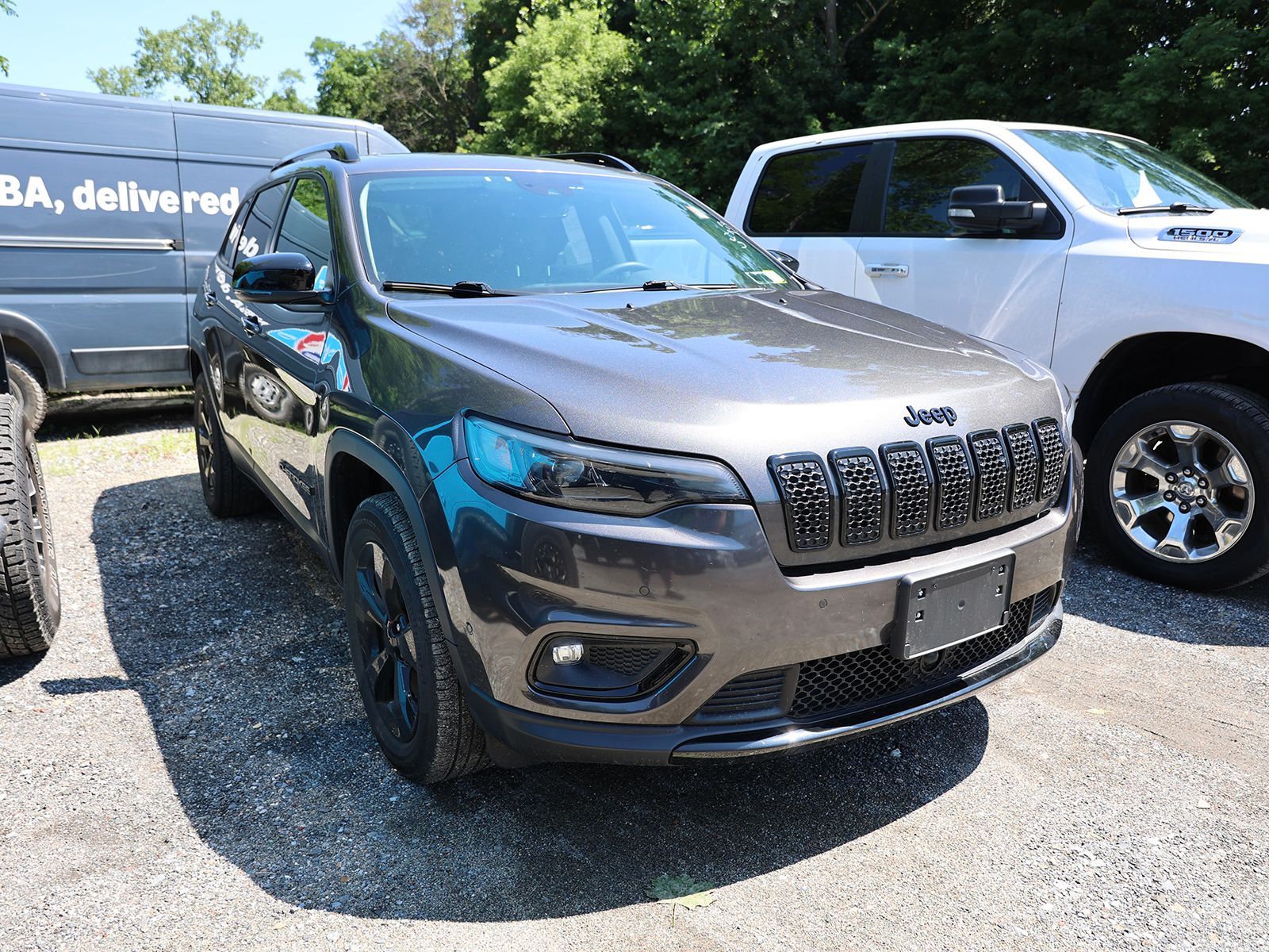 Photo view of 2023 Jeep Cherokee in Gray