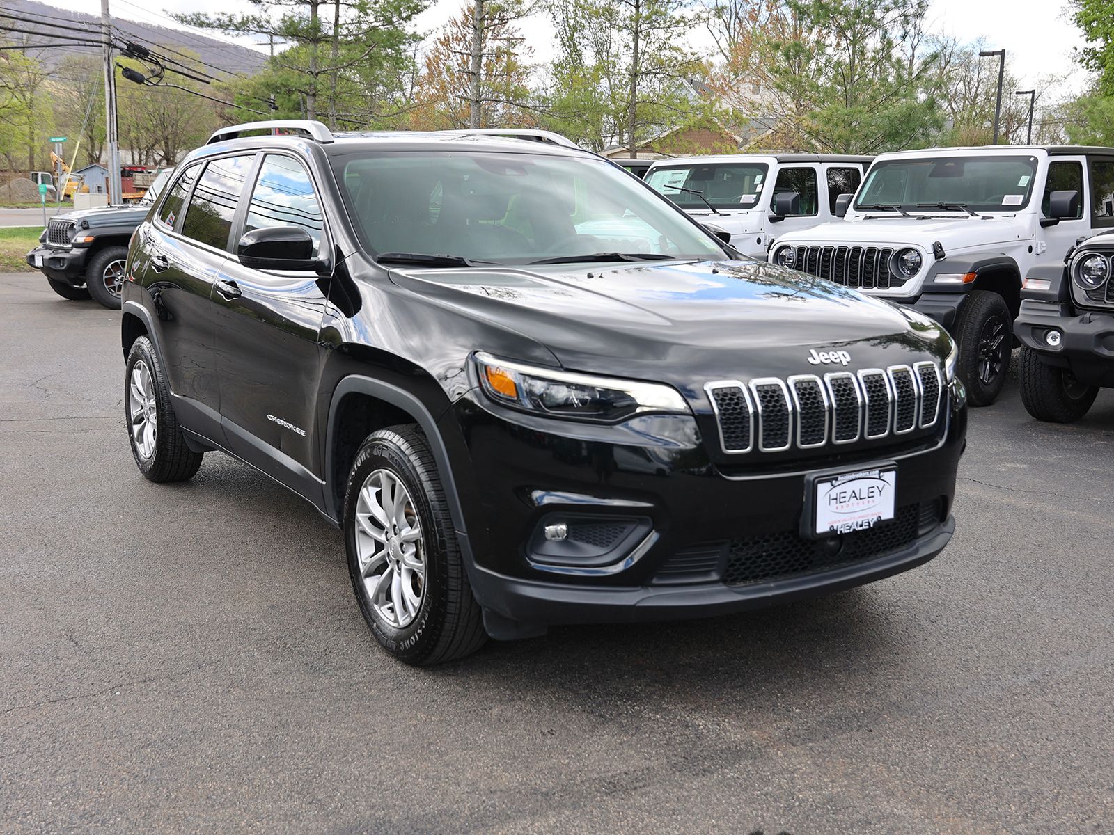 Photo view of 2021 Jeep Cherokee in Black