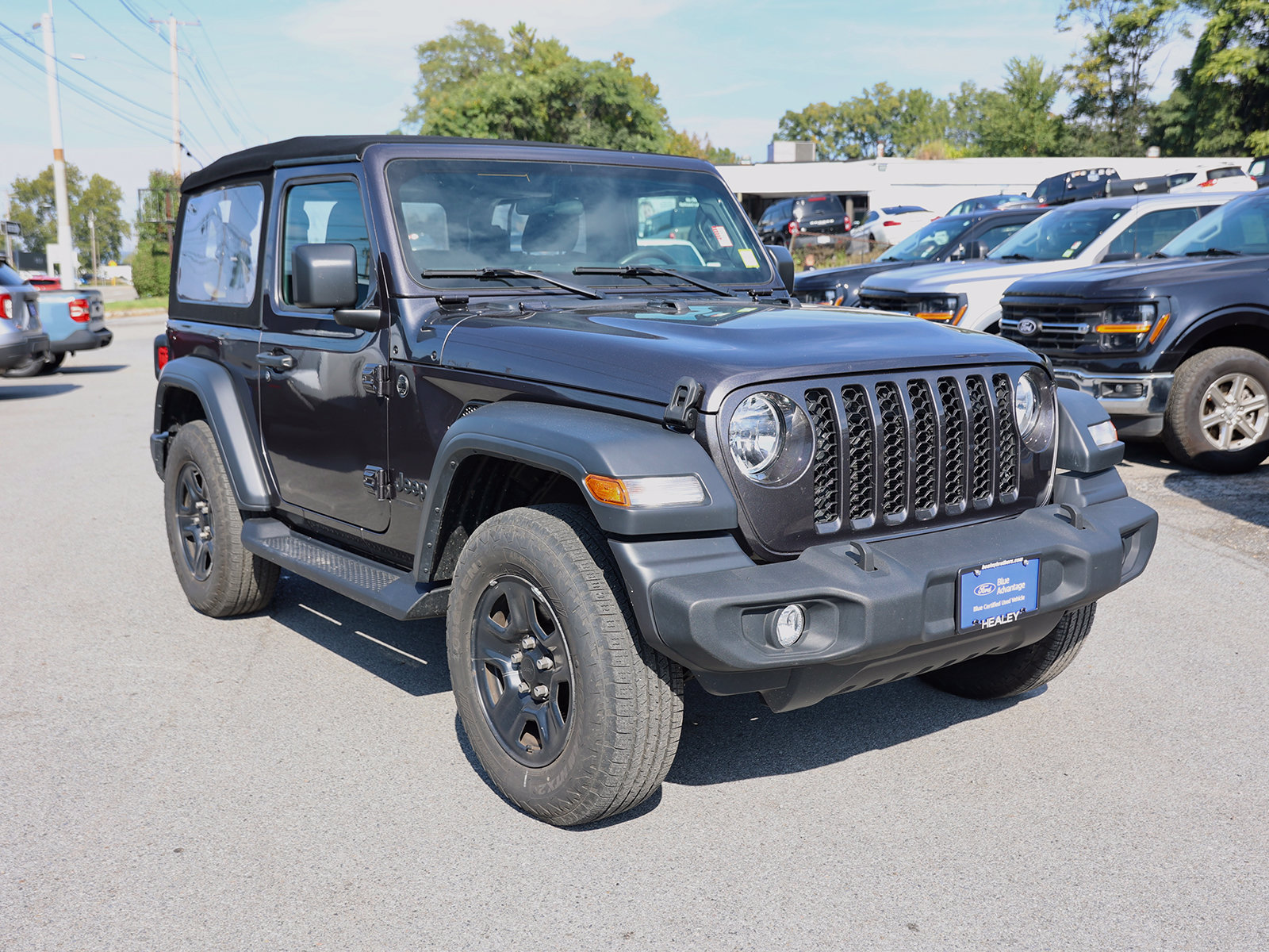 Photo view of 2024 Jeep Wrangler in Gray
