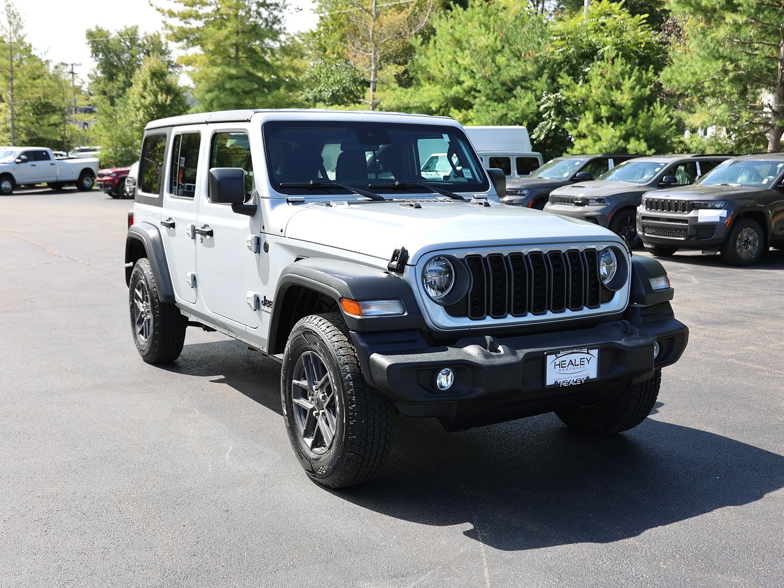 Photo view of 2024 Jeep Wrangler in Silver