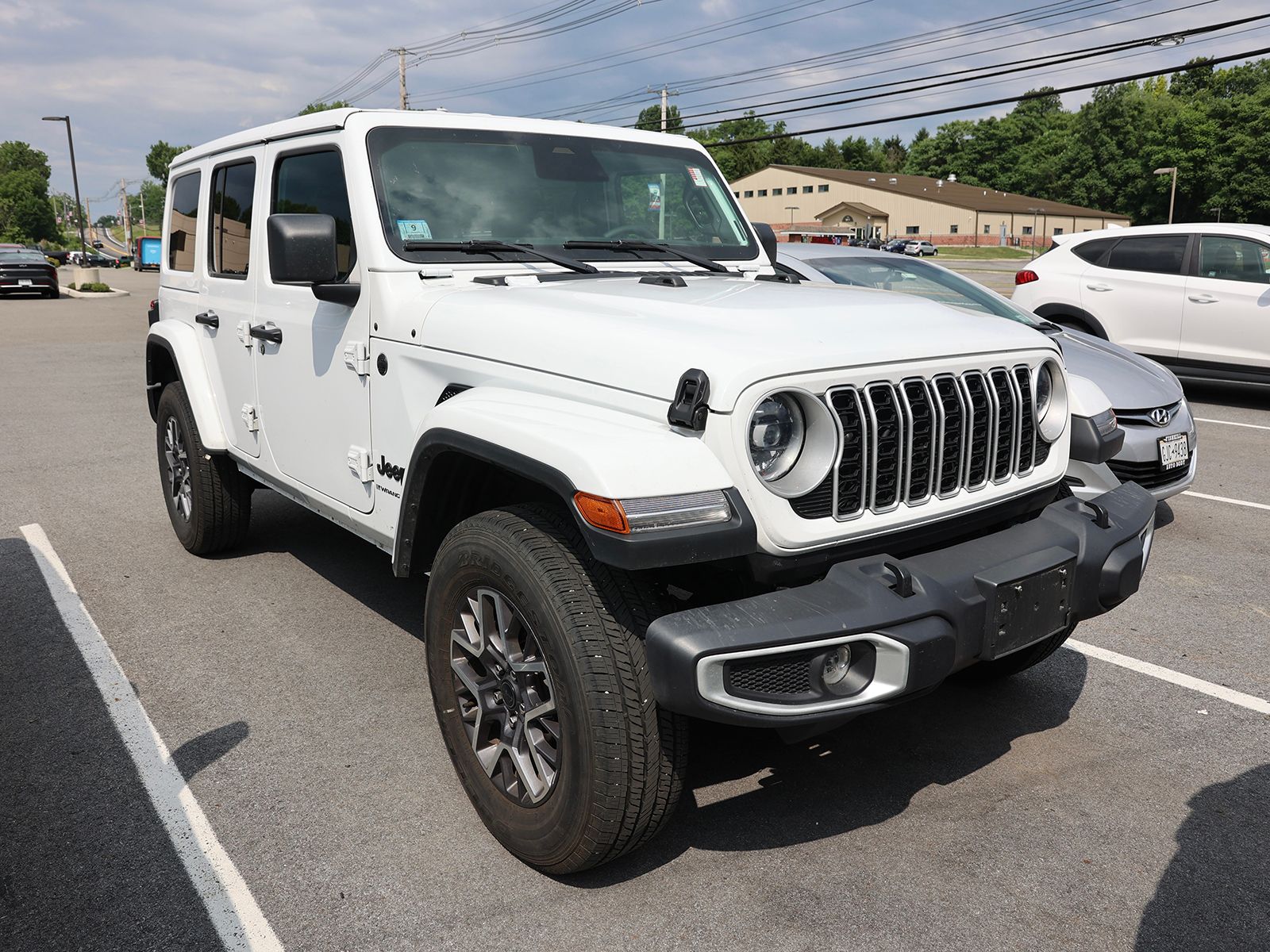 Photo view of 2025 Jeep Wrangler in White