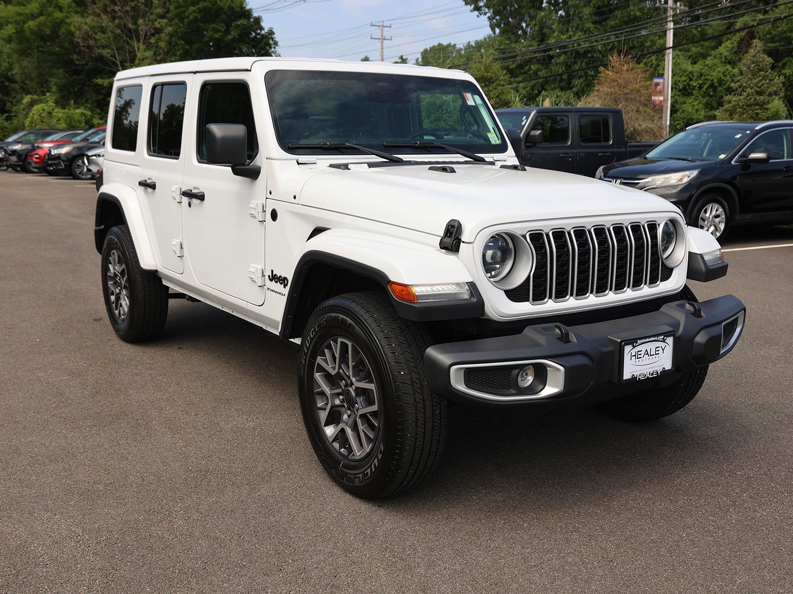 Photo view of 2025 Jeep Wrangler in White