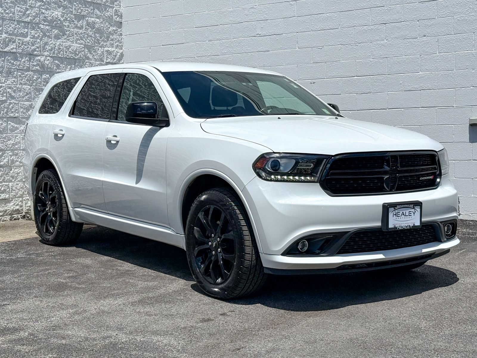 Photo view of 2020 Dodge Durango in White
