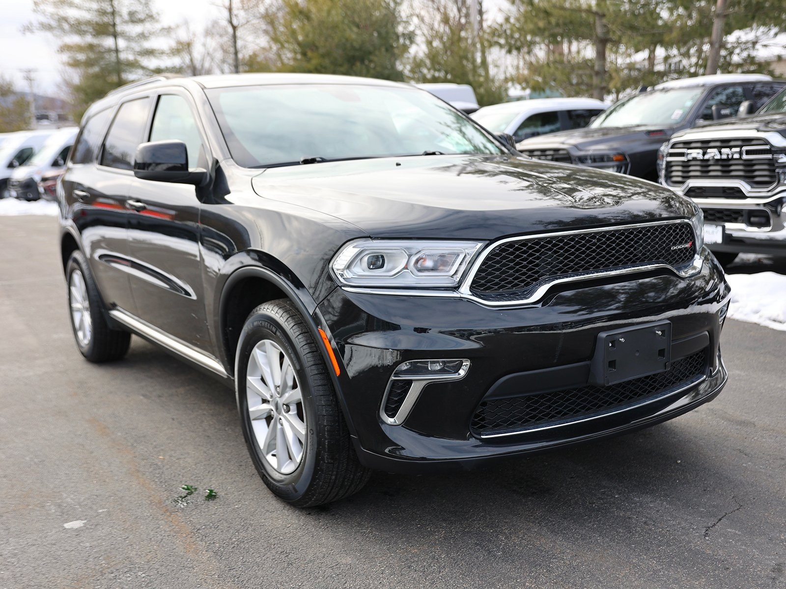 Photo view of 2021 Dodge Durango in Black