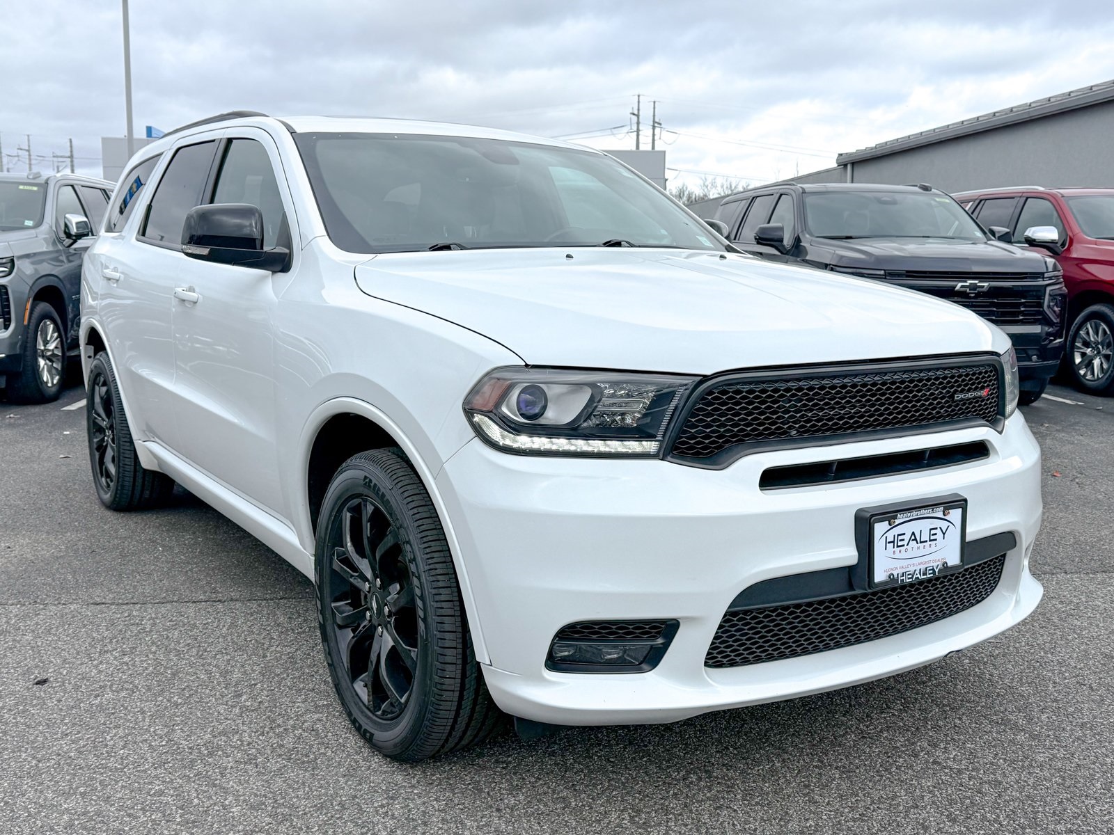 Photo view of 2020 Dodge Durango in White