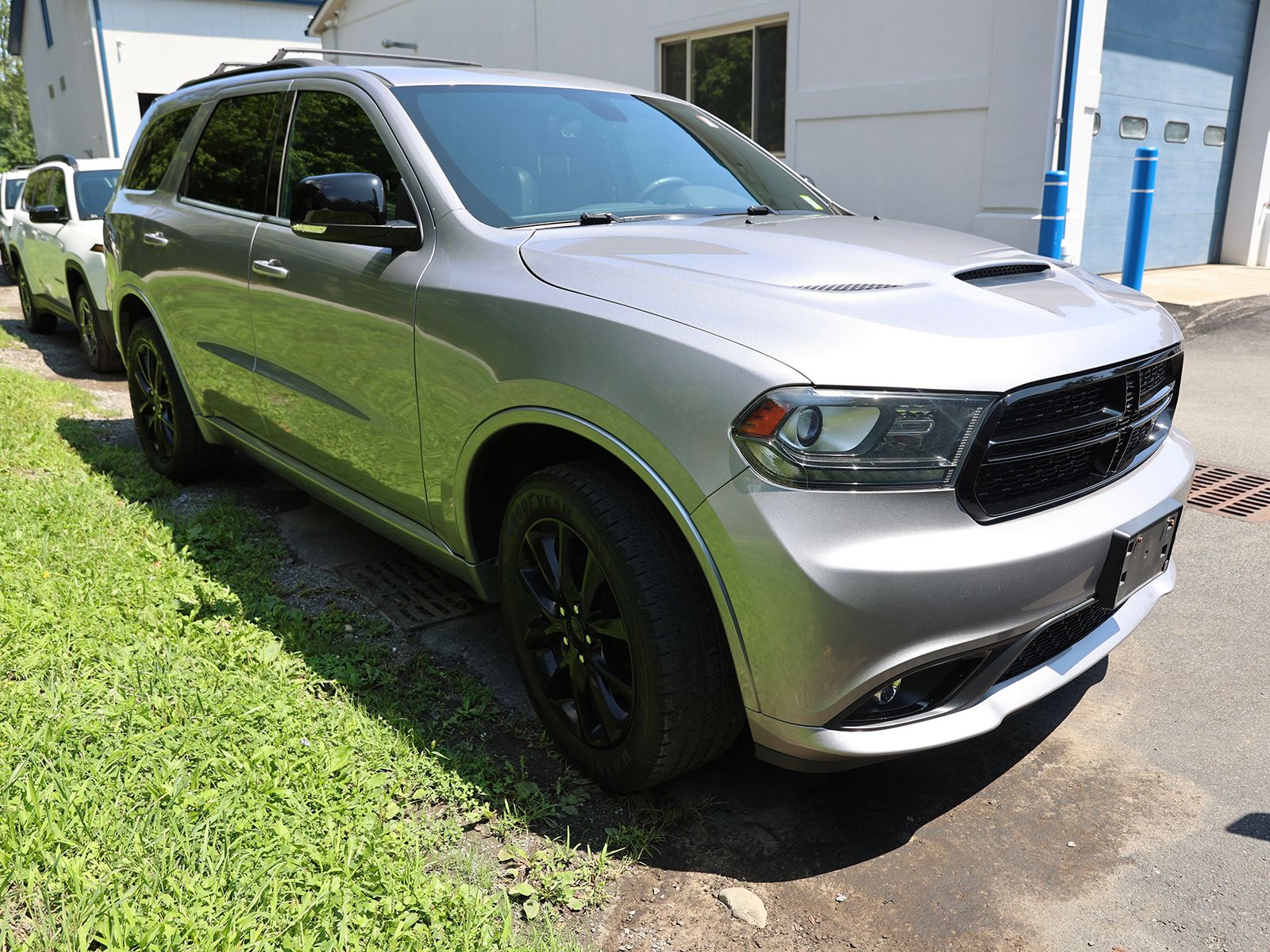 Photo view of 2018 Dodge Durango in Silver