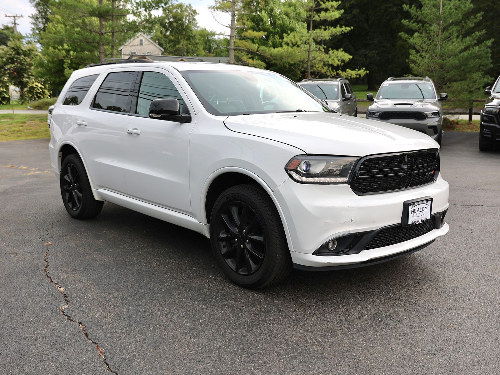 Photo view of 2017 Dodge Durango in White