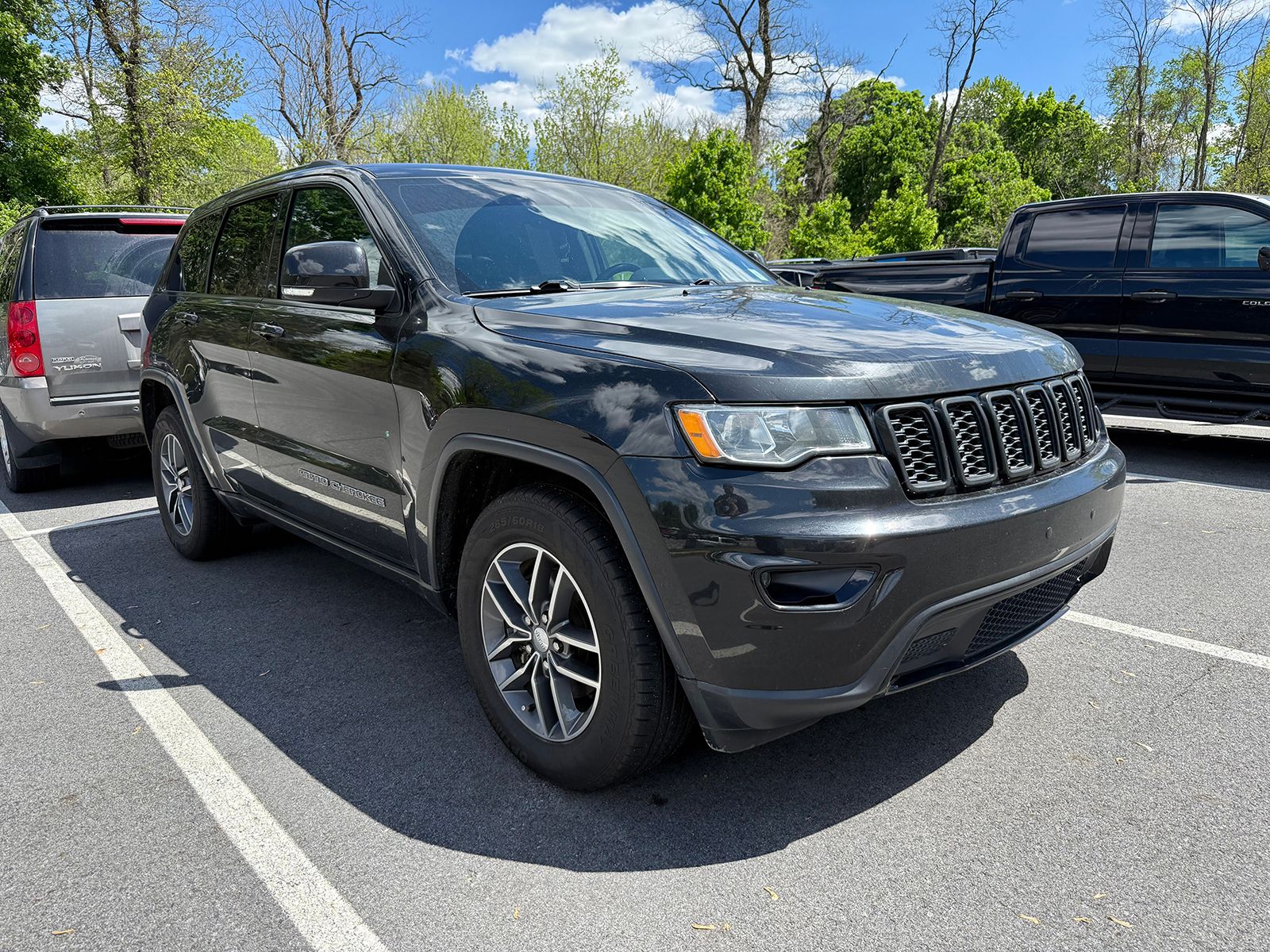 Photo view of 2017 Jeep Grand Cherokee in Black