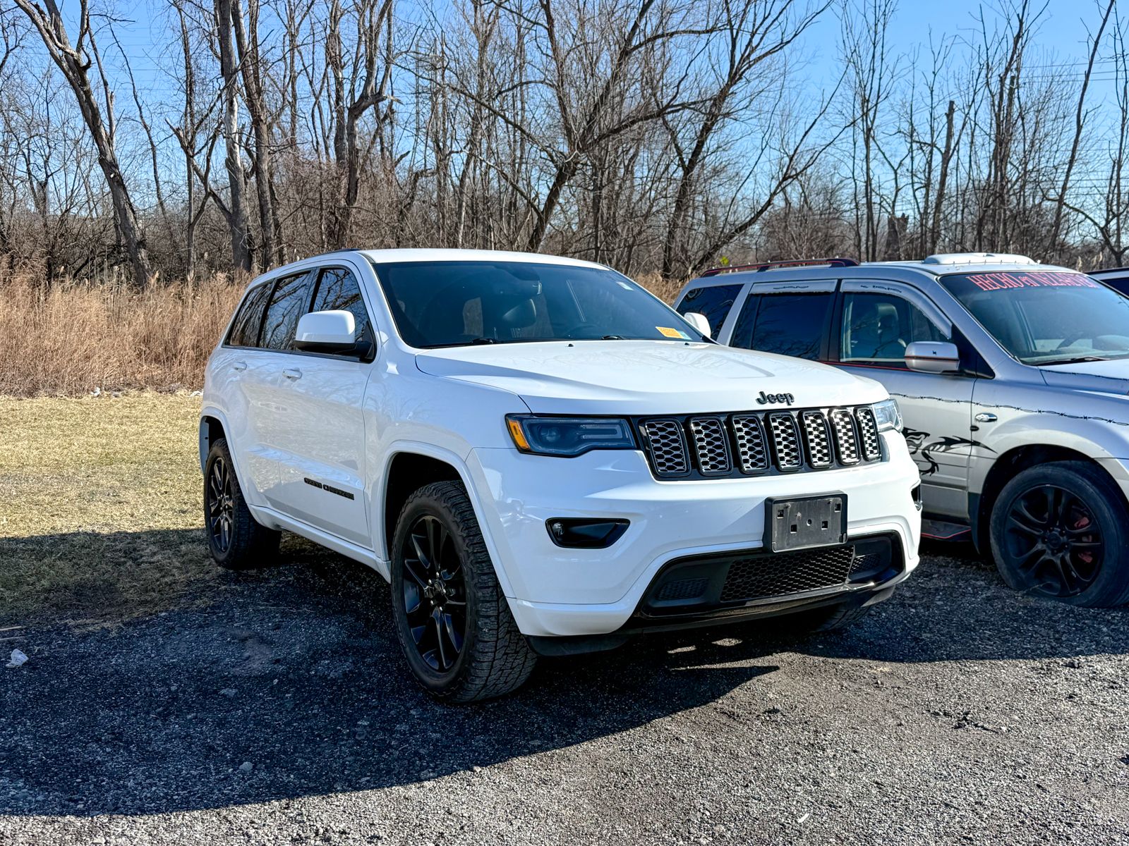 Photo view of 2020 Jeep Grand Cherokee in White