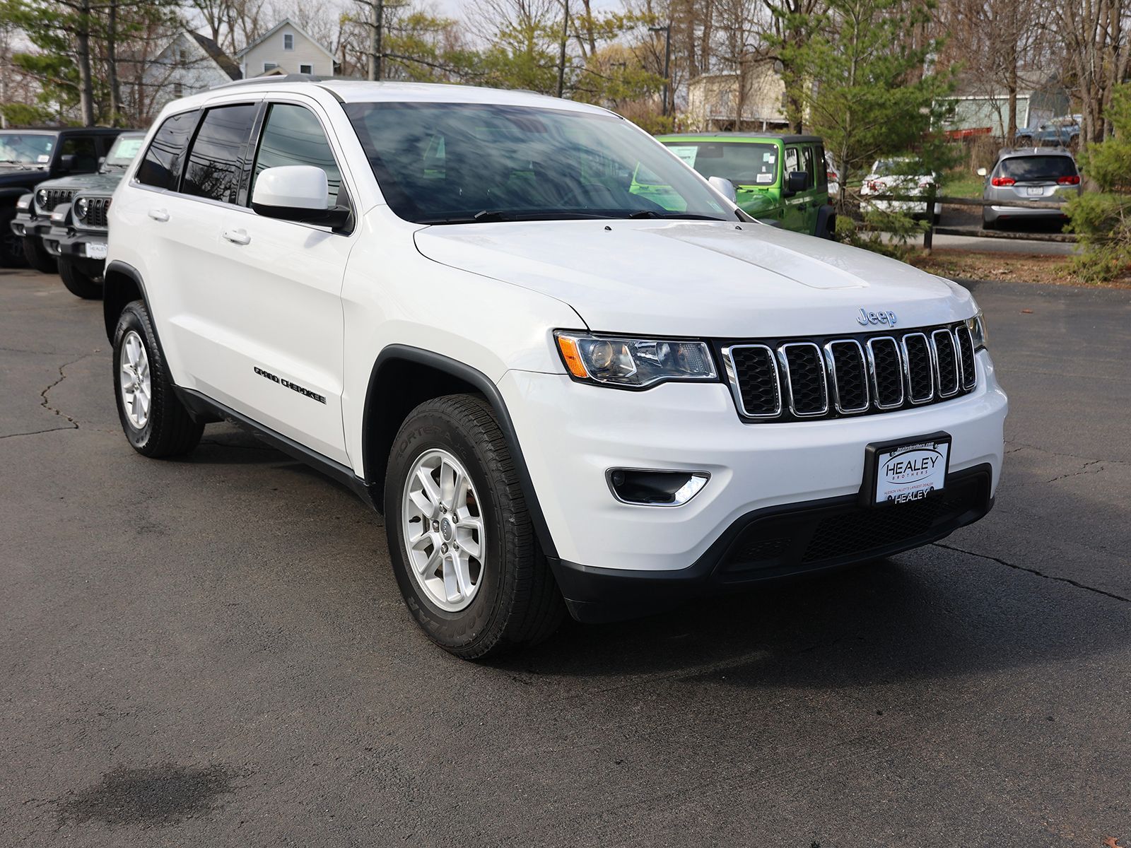 Photo view of 2020 Jeep Grand Cherokee in White