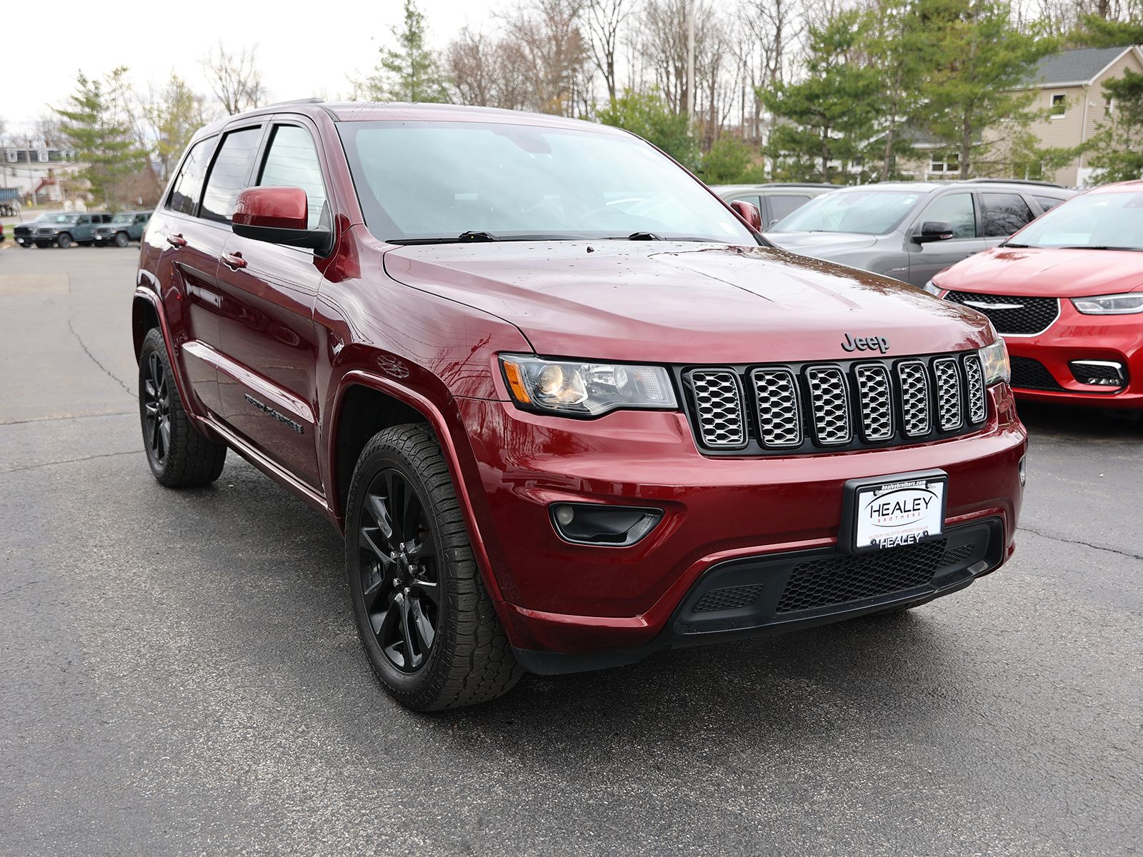 Photo view of 2020 Jeep Grand Cherokee in Red