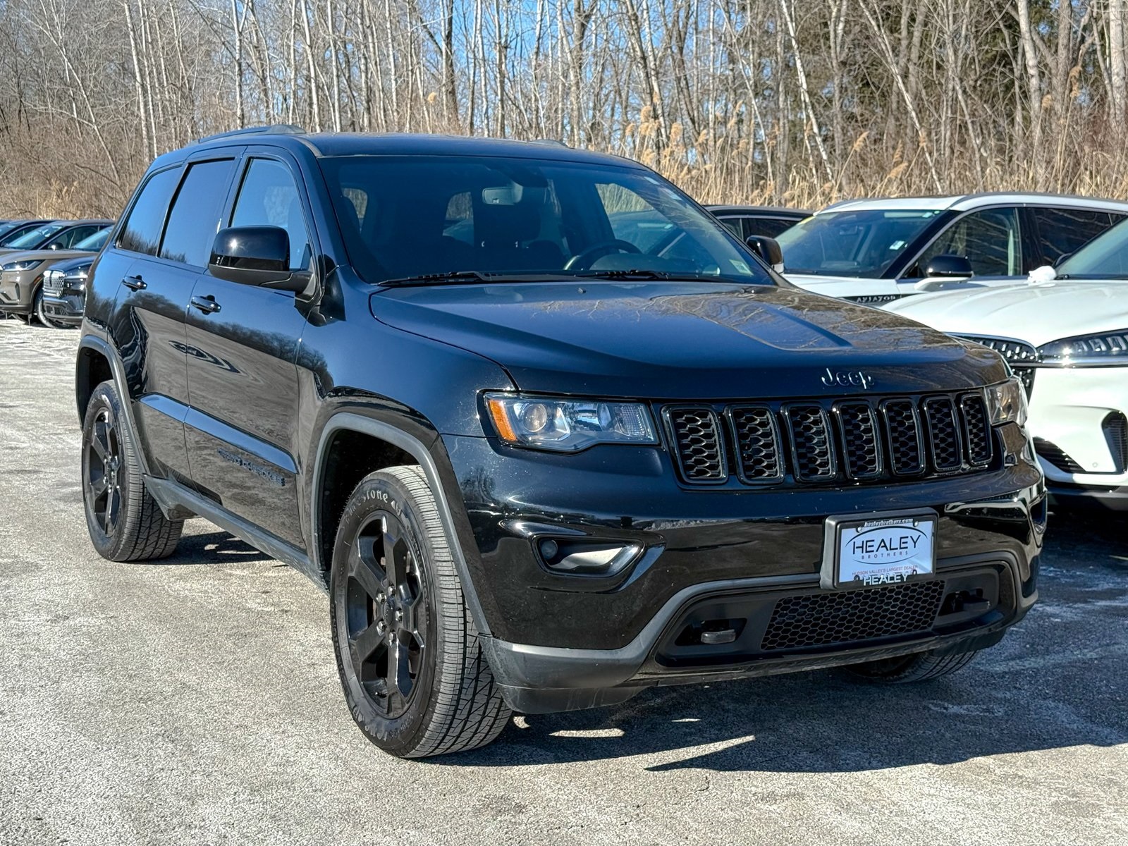 Photo view of 2019 Jeep Grand Cherokee in Black