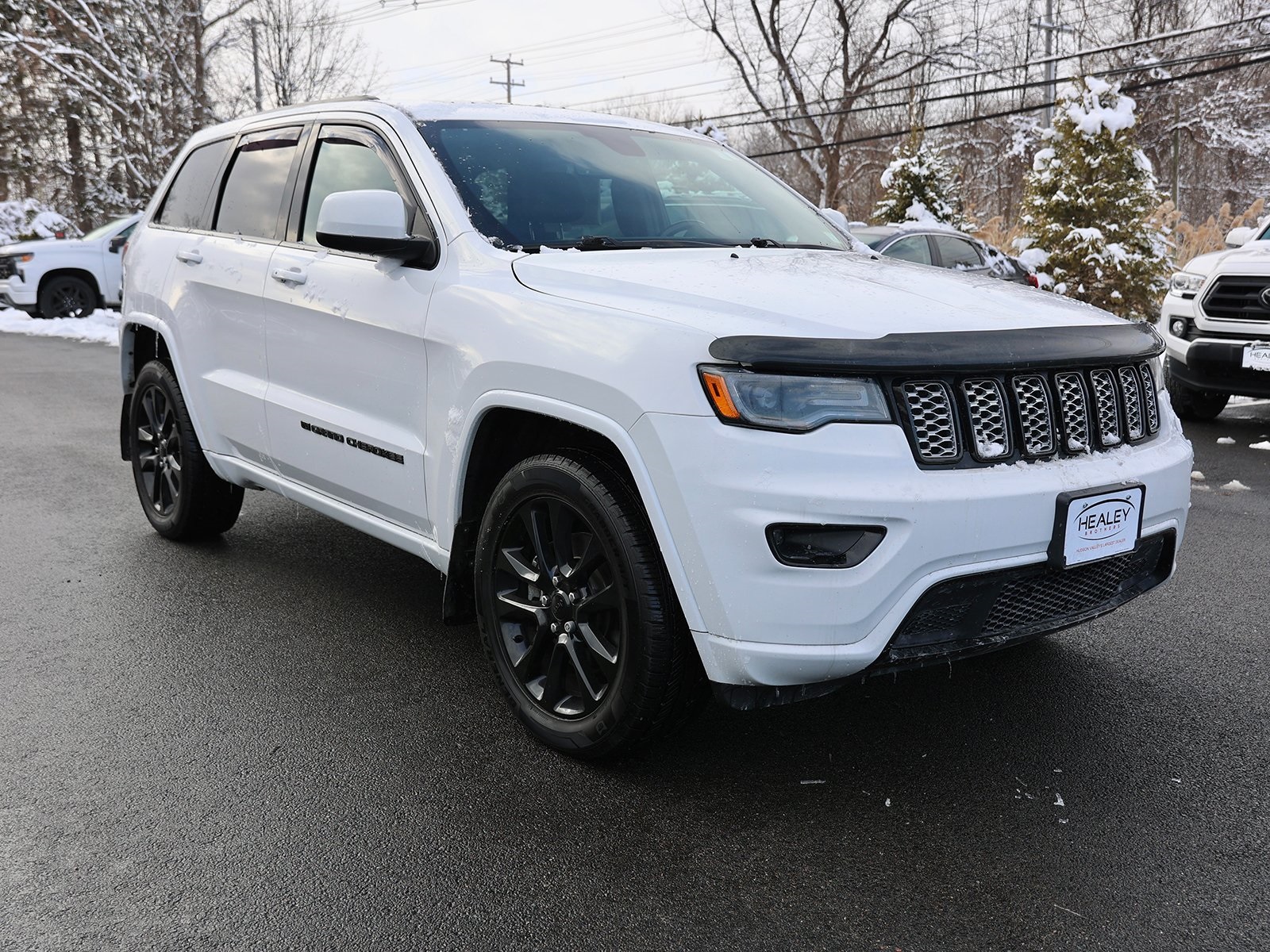 Photo view of 2022 Jeep Grand Cherokee WK in White