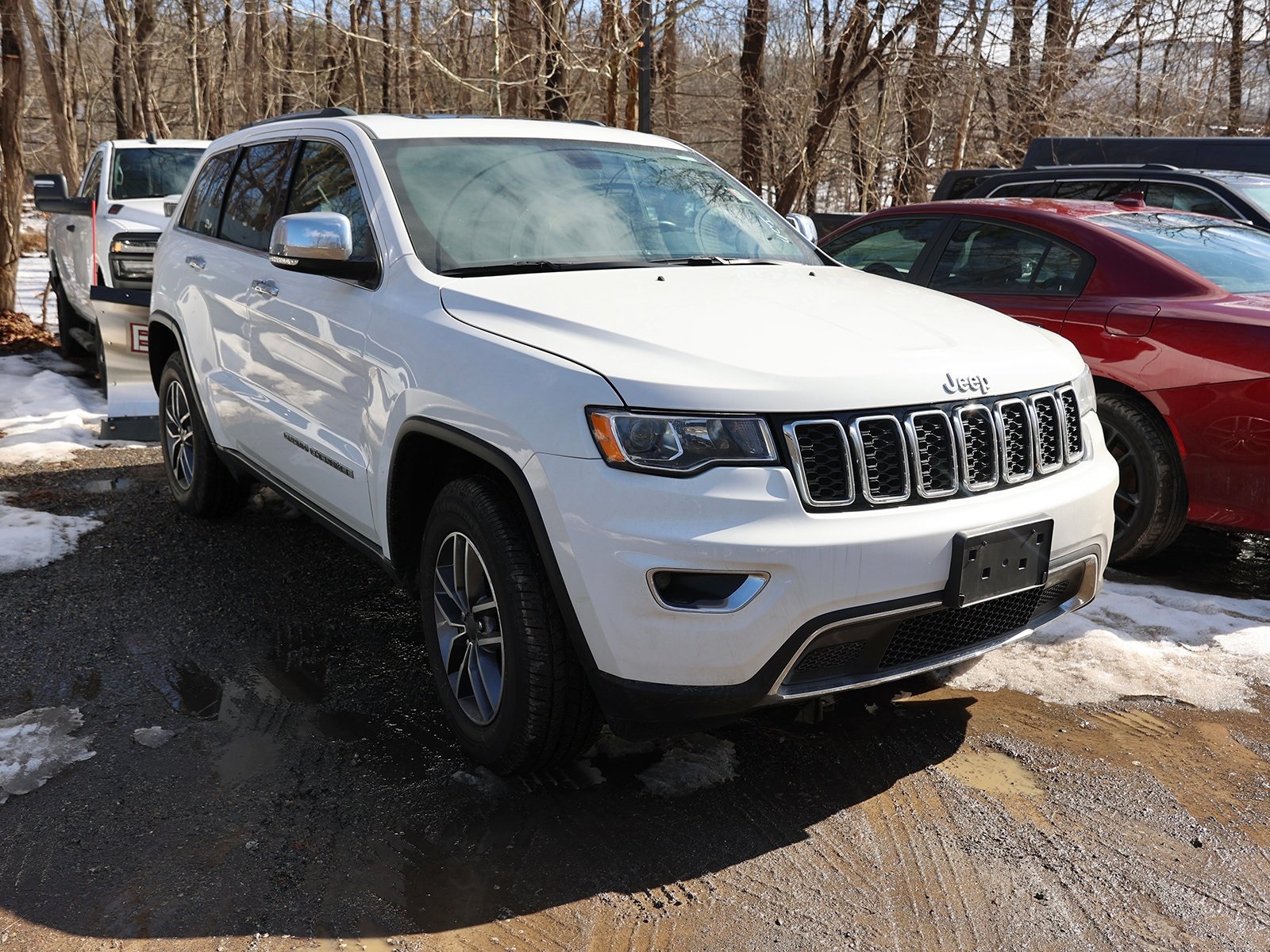 Photo view of 2020 Jeep Grand Cherokee in White