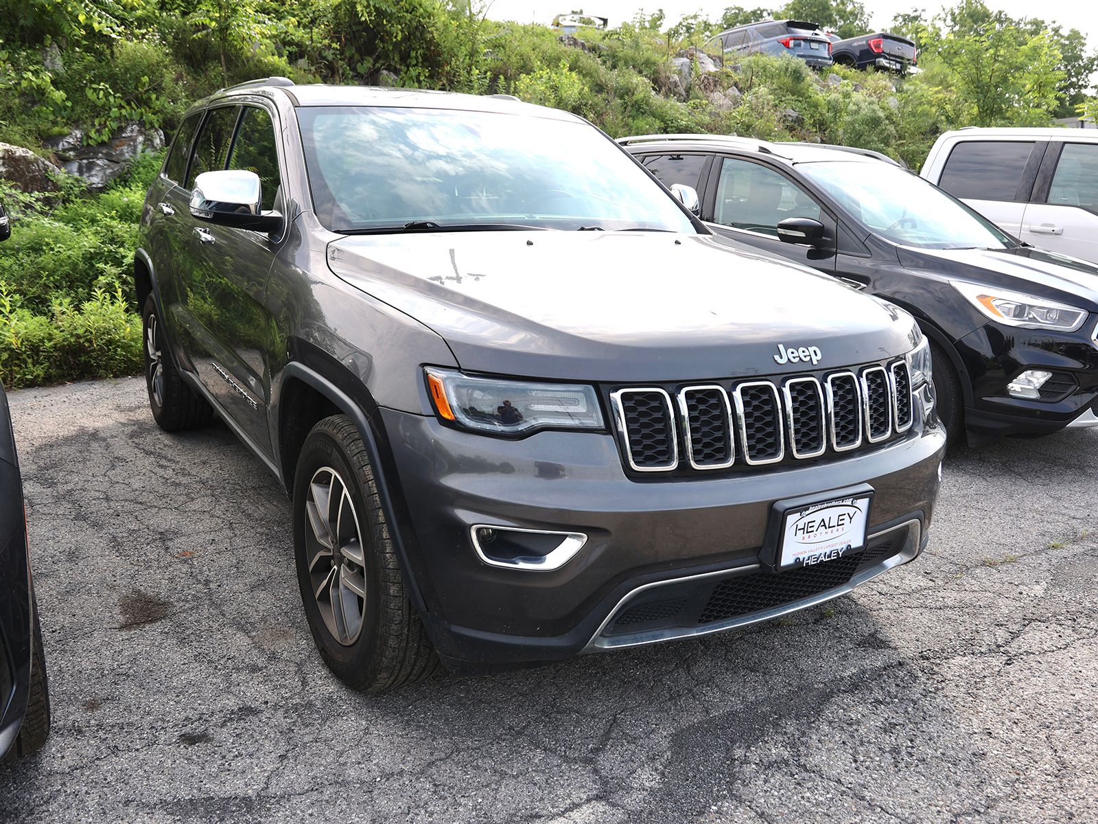 Photo view of 2020 Jeep Grand Cherokee in Gray