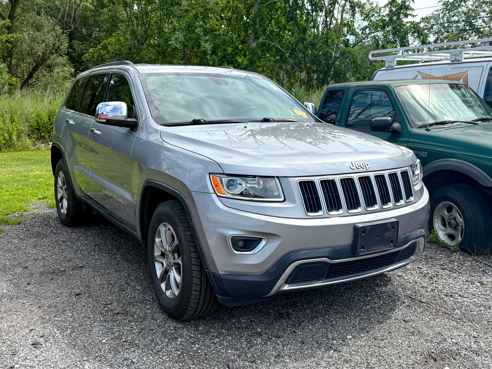 Photo view of 2015 Jeep Grand Cherokee in Silver