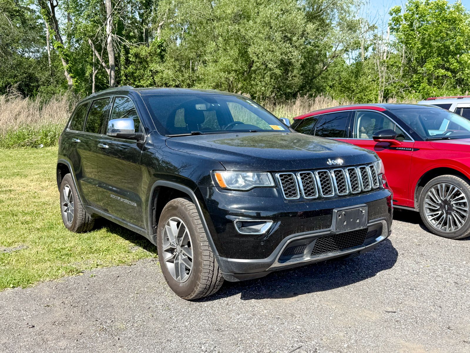 Photo view of 2018 Jeep Grand Cherokee in Black