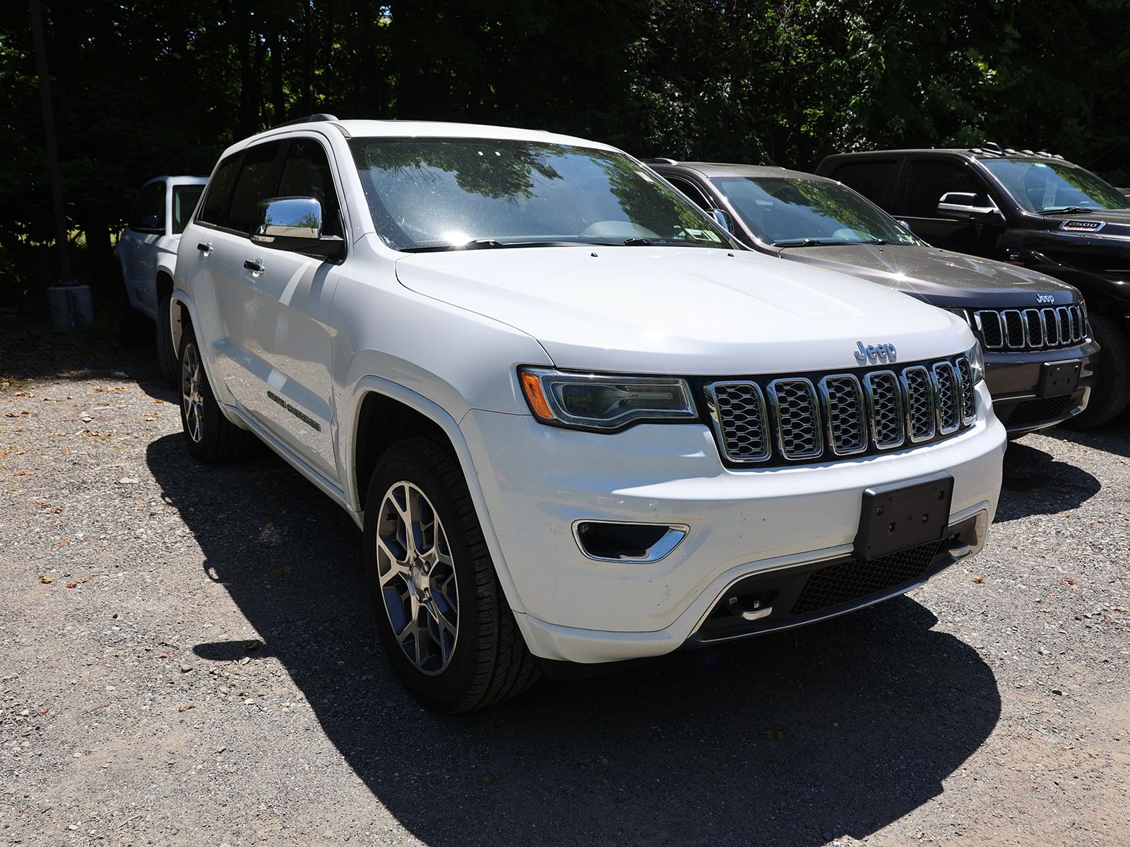 Photo view of 2020 Jeep Grand Cherokee in White