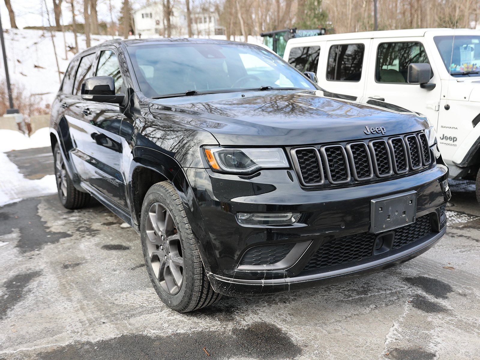 Photo view of 2021 Jeep Grand Cherokee in Black