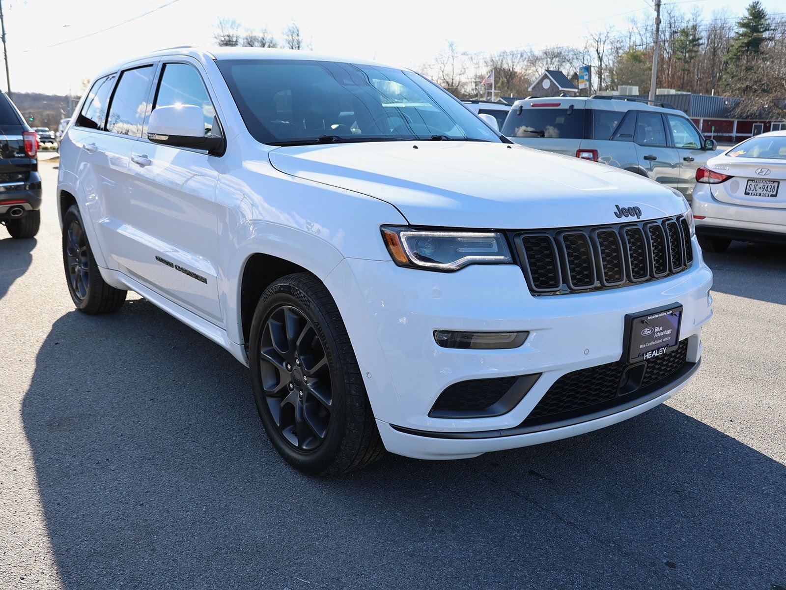 Photo view of 2020 Jeep Grand Cherokee in White