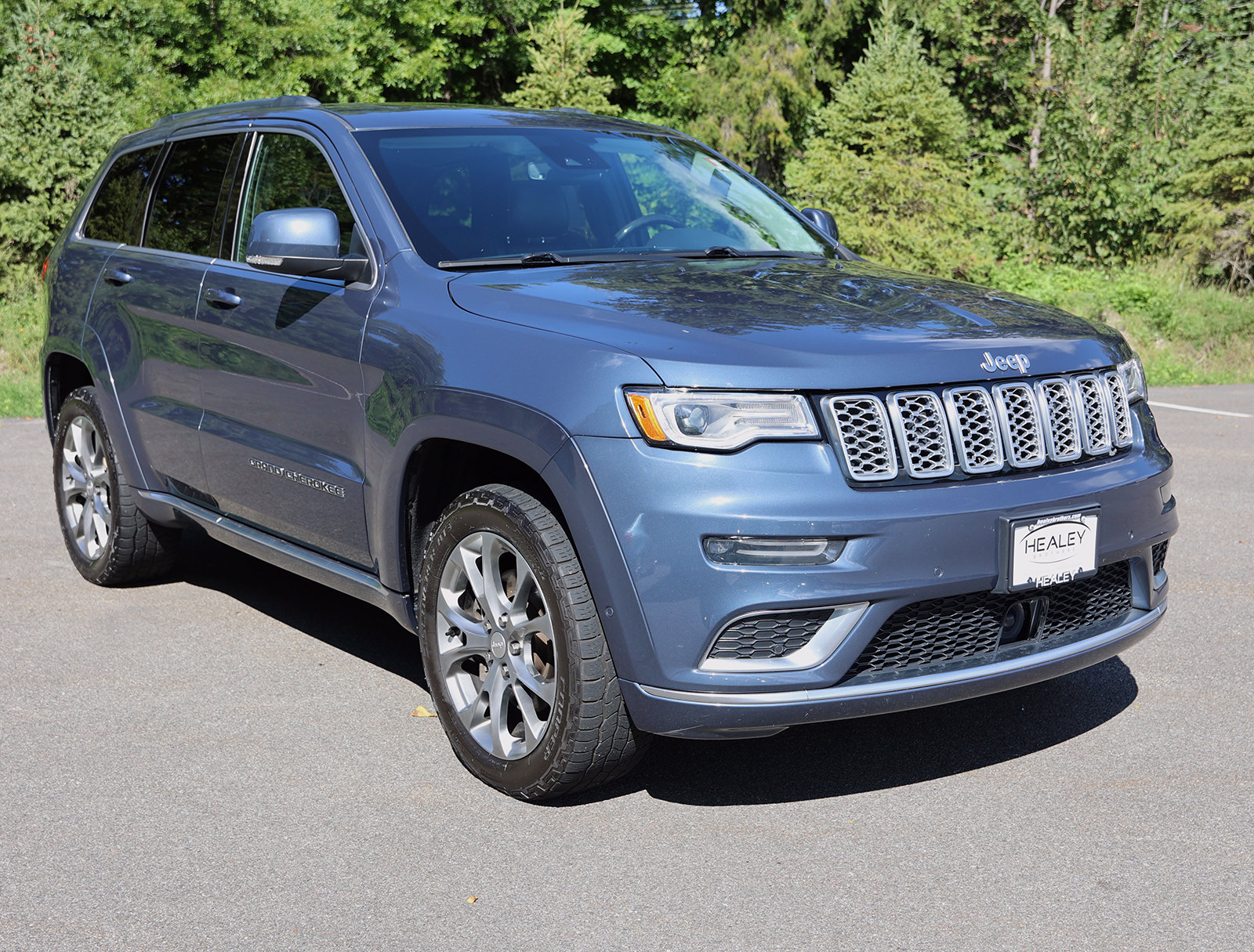 Photo view of 2021 Jeep Grand Cherokee in
