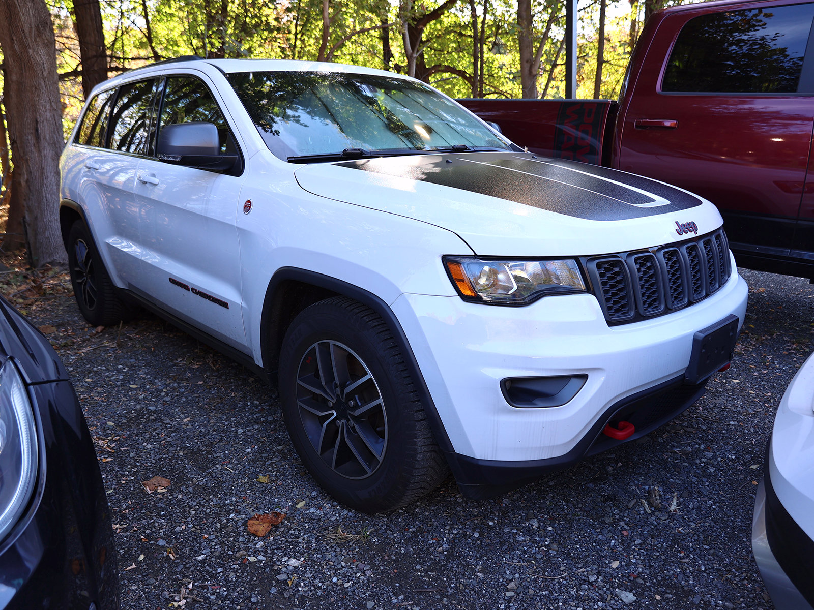 Photo view of 2021 Jeep Grand Cherokee in White