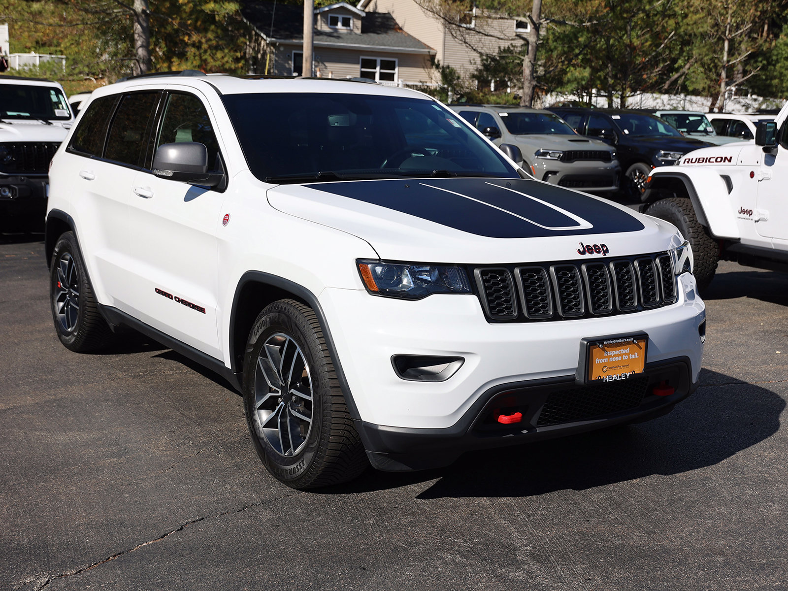 Photo view of 2021 Jeep Grand Cherokee in White