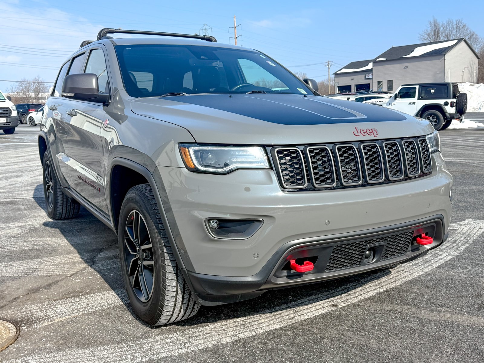 Photo view of 2019 Jeep Grand Cherokee in Gray