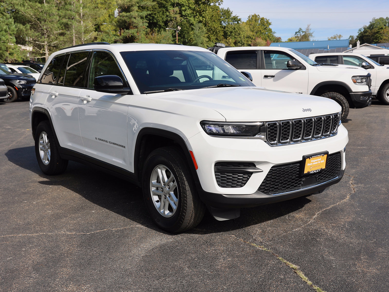Photo view of 2024 Jeep Grand Cherokee in White