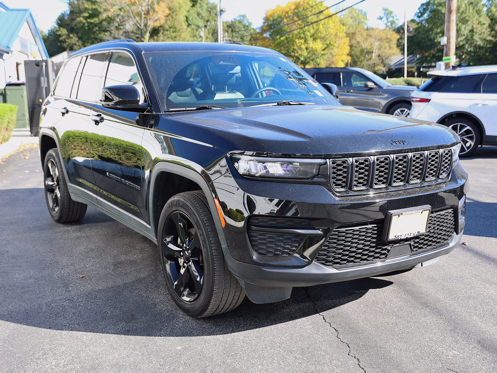 Photo view of 2024 Jeep Grand Cherokee in Black
