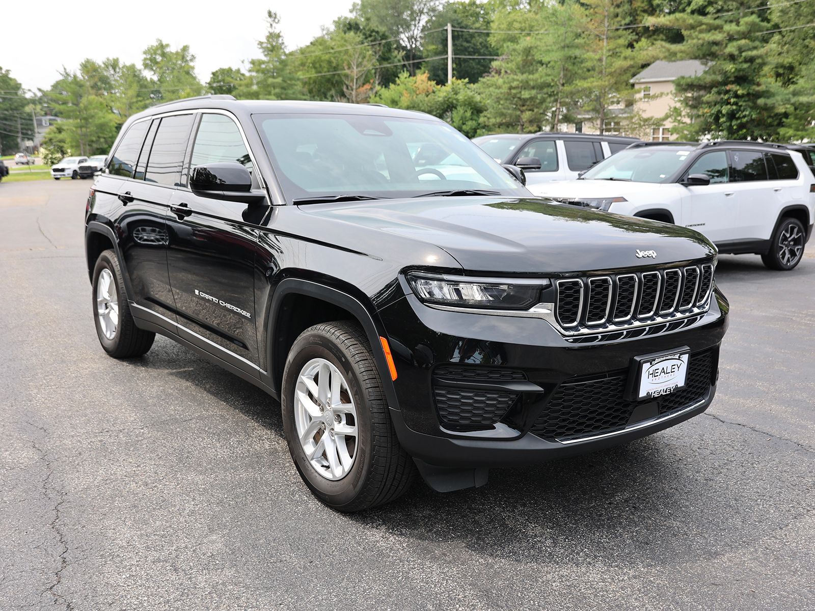 Photo view of 2025 Jeep Grand Cherokee in Black