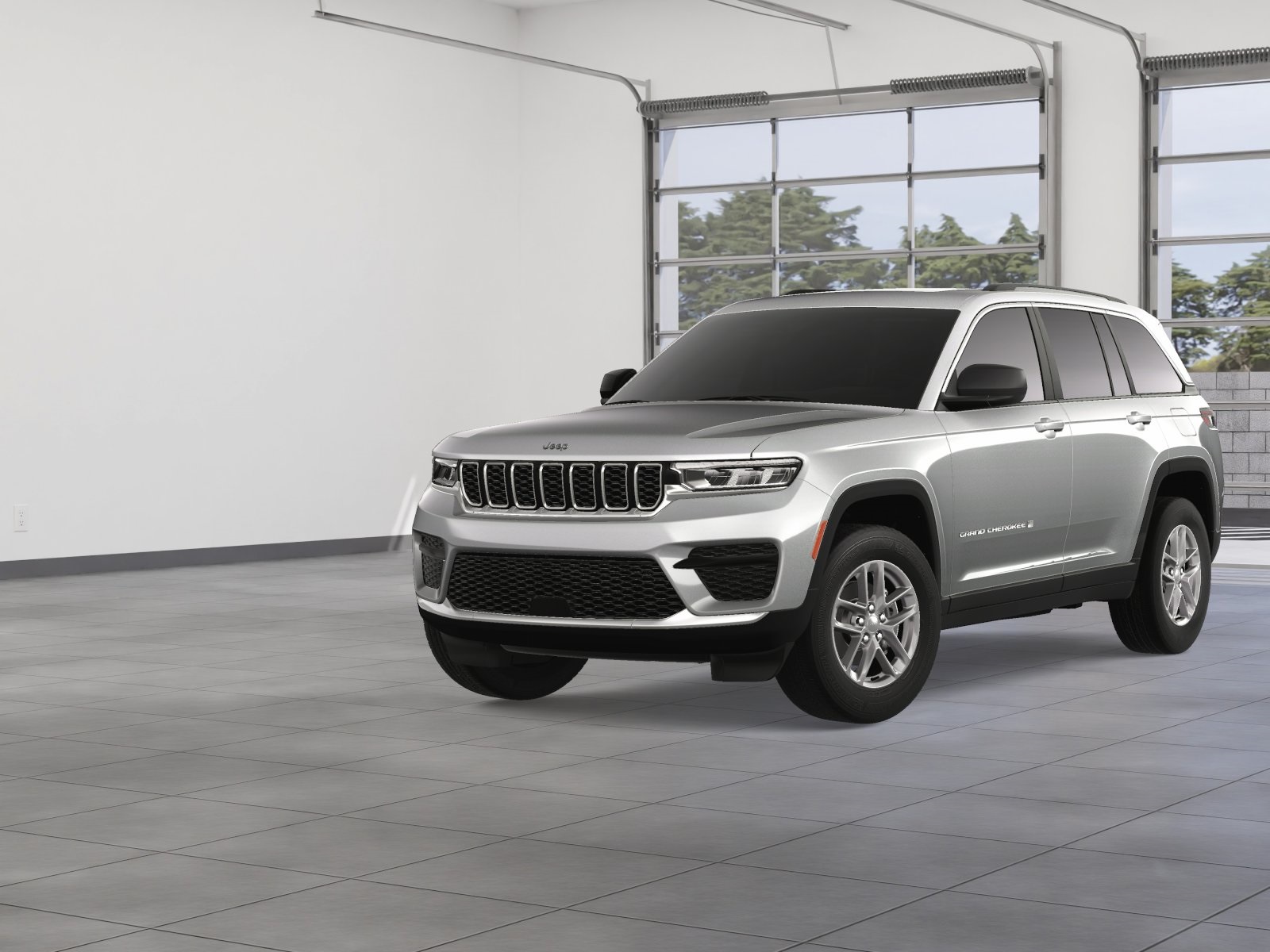 Photo view of 2025 Jeep Grand Cherokee in Silver