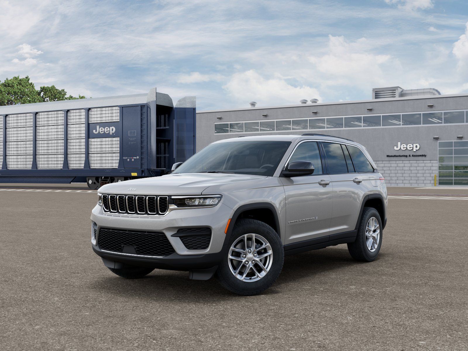 Photo view of 2026 Jeep Grand Cherokee in Silver