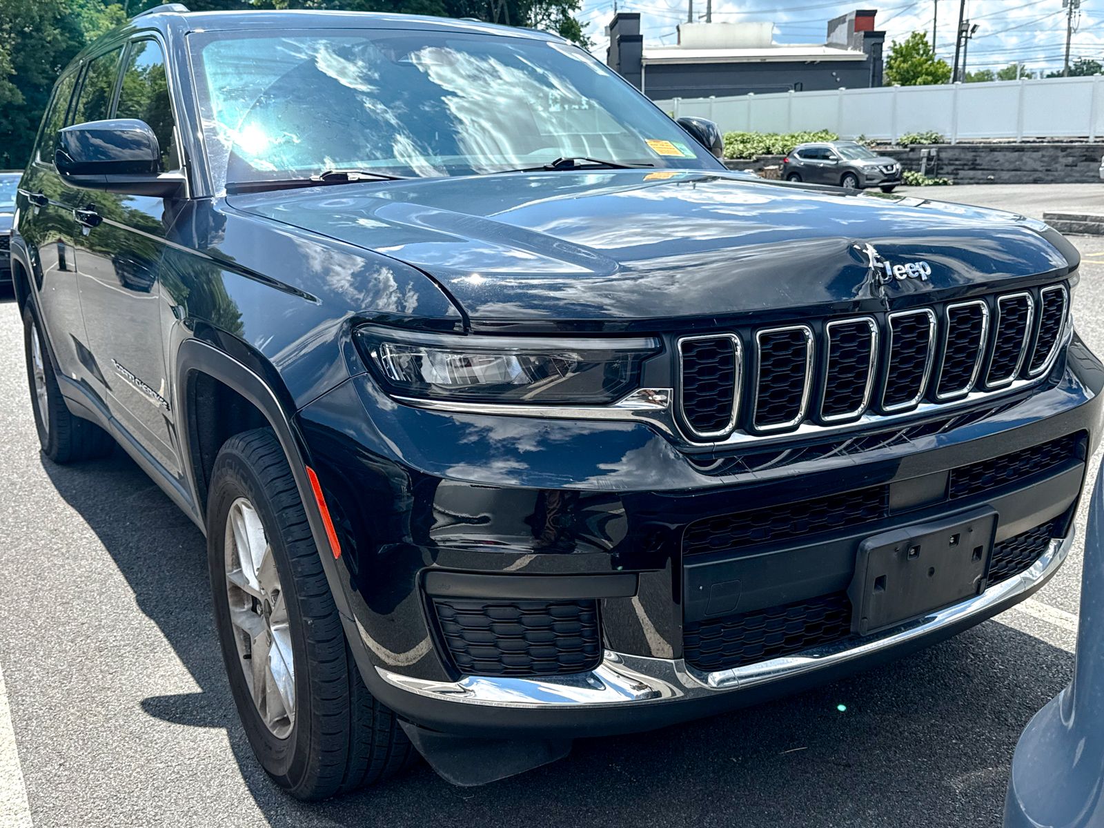 Photo view of 2023 Jeep Grand Cherokee L in Black