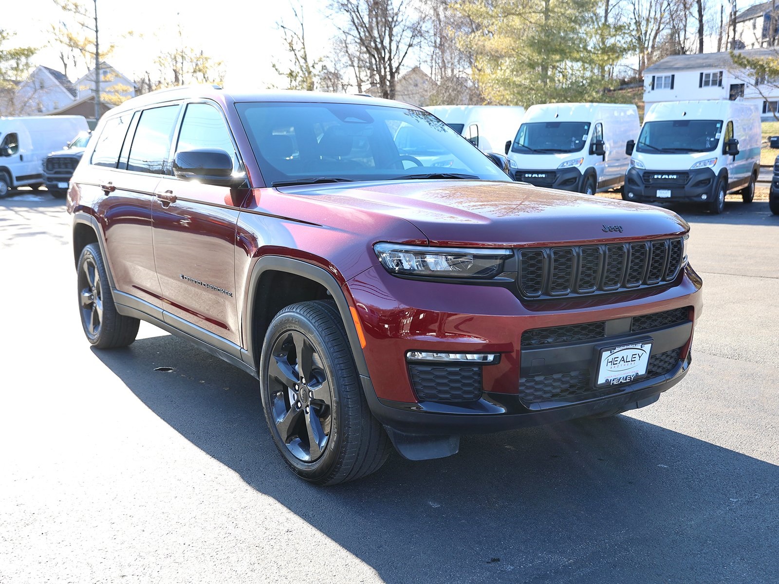 Photo view of 2025 Jeep Grand Cherokee L in Red