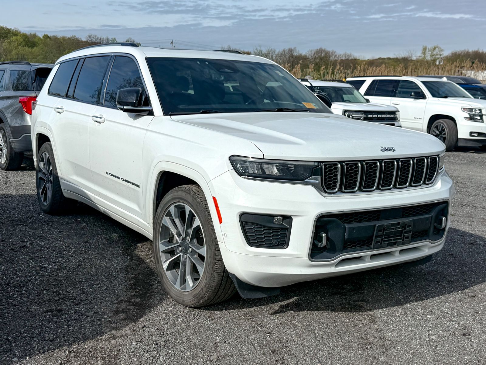 Photo view of 2021 Jeep Grand Cherokee L in White